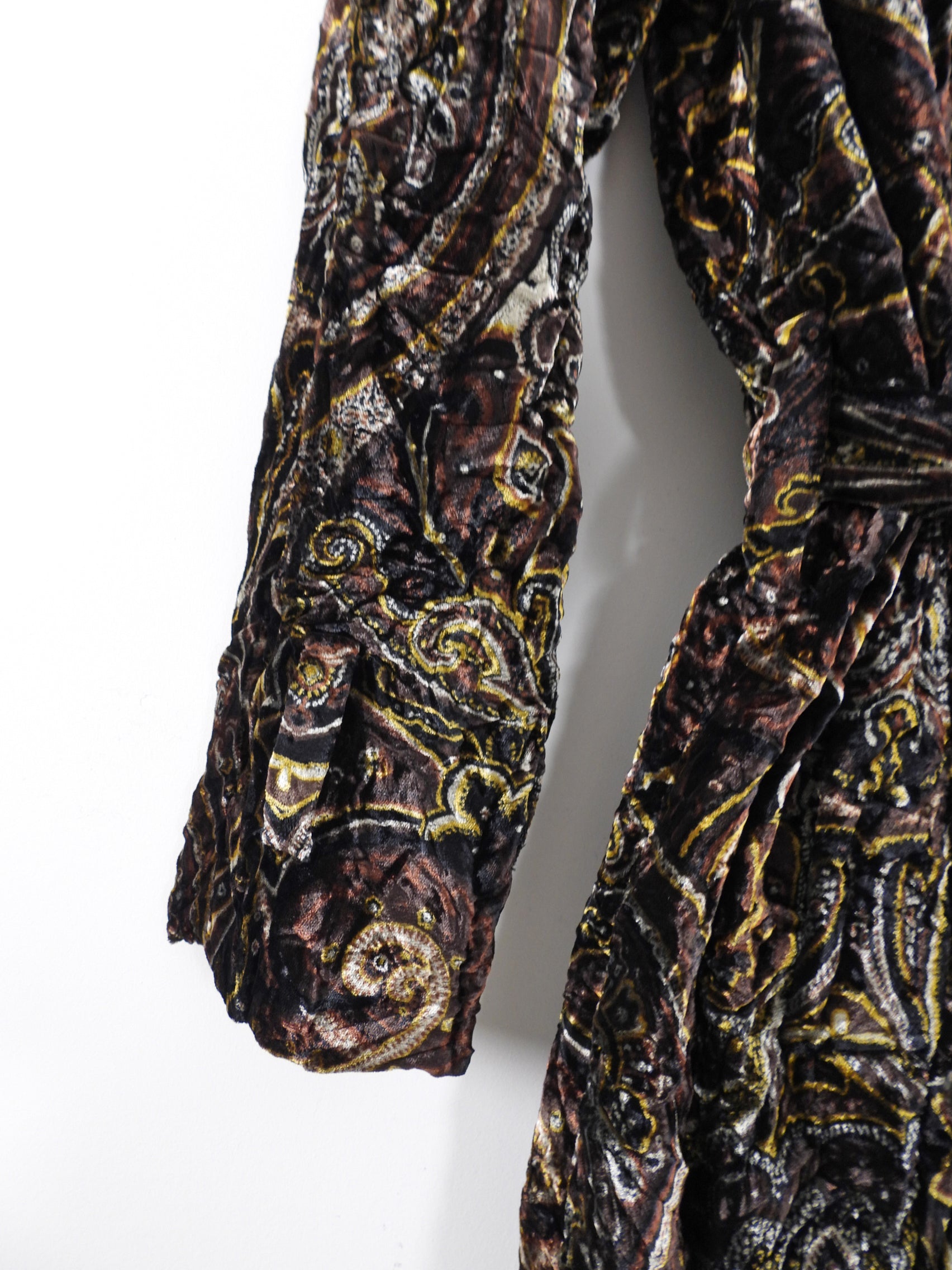Burberry Brown Gold Crushed Velvet Paisley Coat Women's Size UK10 / US6 - Elegant Winter Outerwear for Parties & Formal Events