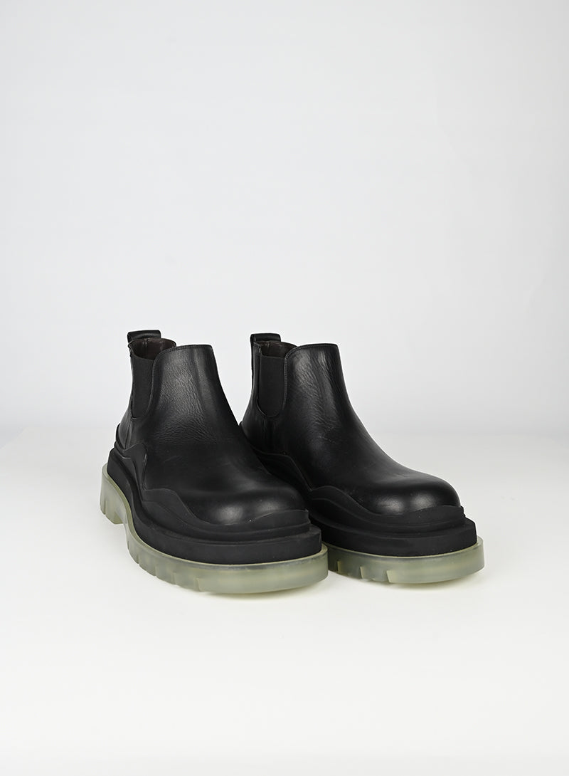 Bottega Veneta Black Leather Tire Boots Size 39 - Stylish & Comfortable for Fall/Winter Fashion Outfits