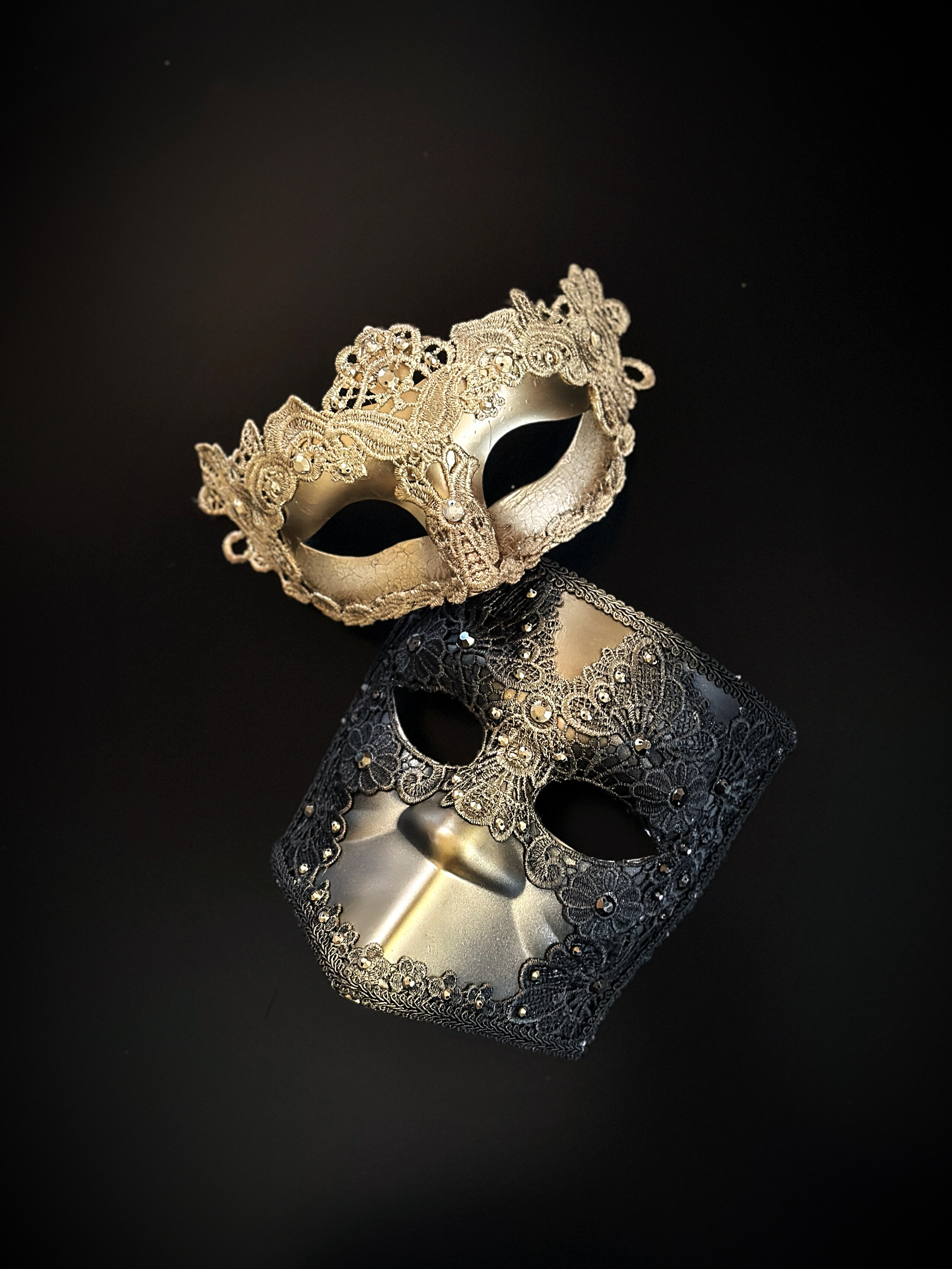 Regal Veil Masks - Elegant Gold & Black Face Coverings for Women | Fashionable & Comfortable for Parties, Weddings & Special Events