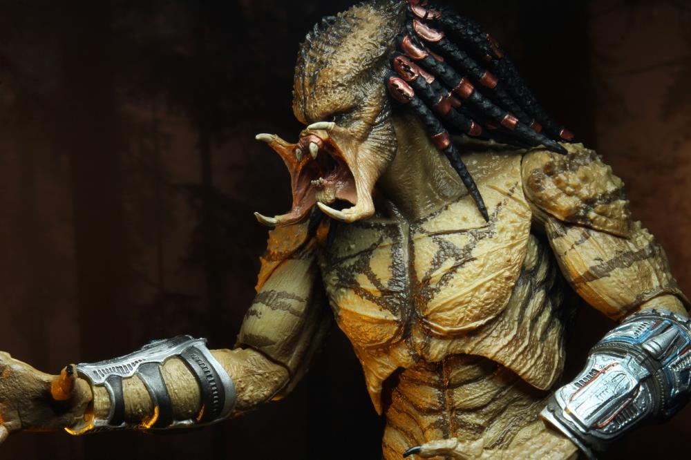 Predator Ultimate Assassin Deluxe Figure - Unarmored Version | Highly Detailed Collectible for Fans & Action Figure Enthusiasts | Perfect for Display, Cosplay, and Movie-Themed Collections