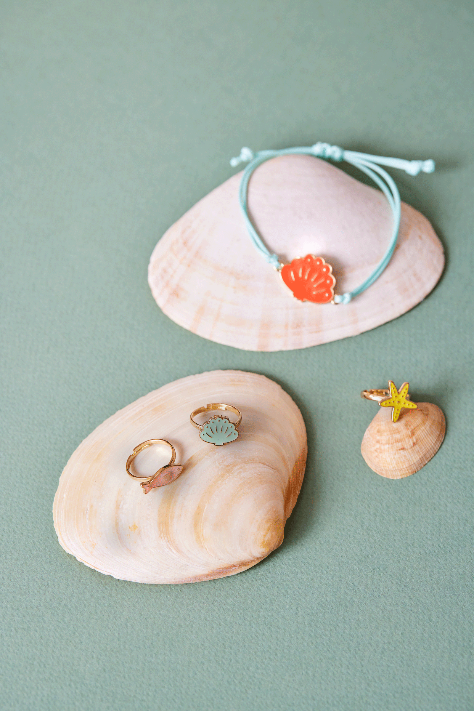 Shell Enamel Charm Bracelet - Elegant Beach Jewelry for Women | Perfect for Summer Vacations, Weddings & Boho Fashion