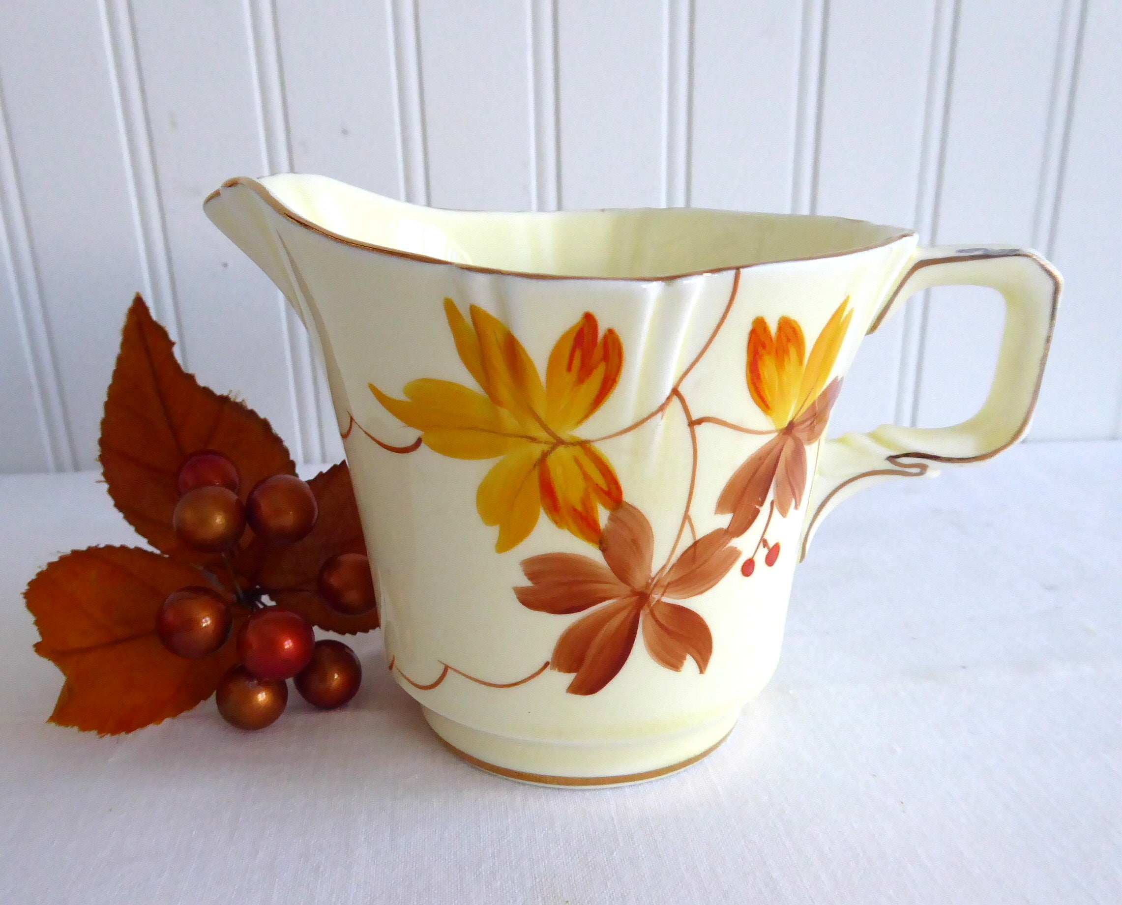 Vintage Art Deco Creamer Jug - Hand Painted Autumn Leaves Design, Pale Yellow (1930s Antique) - Perfect for Tea Time, Coffee Service & Vintage Home Decor