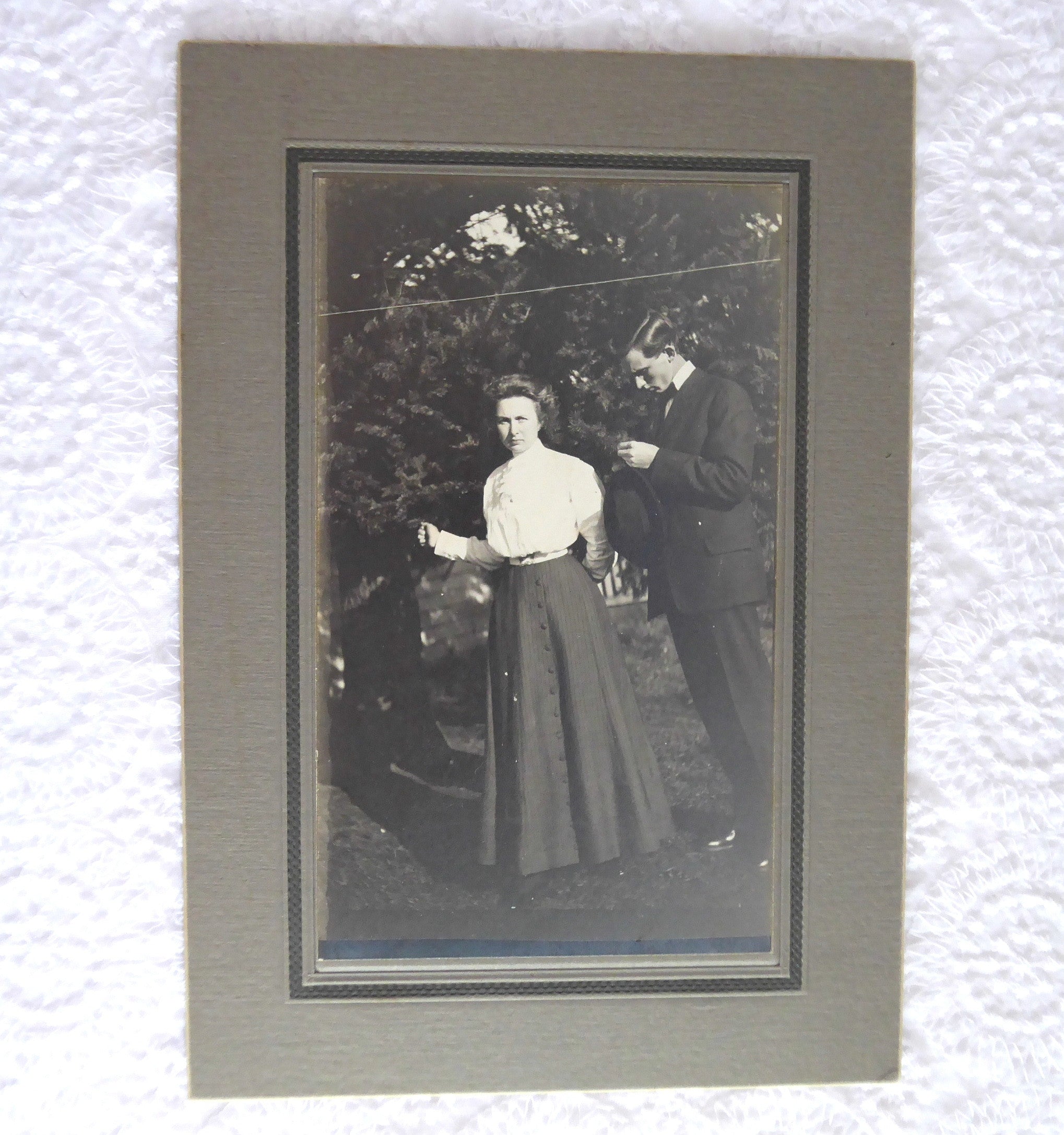 Vintage Edwardian Couple Cabinet Card Photo 1890-1910 - Shirtwaist Attire & Shy Pose - Perfect for Historical Displays, Genealogy Projects & Antique Collectors