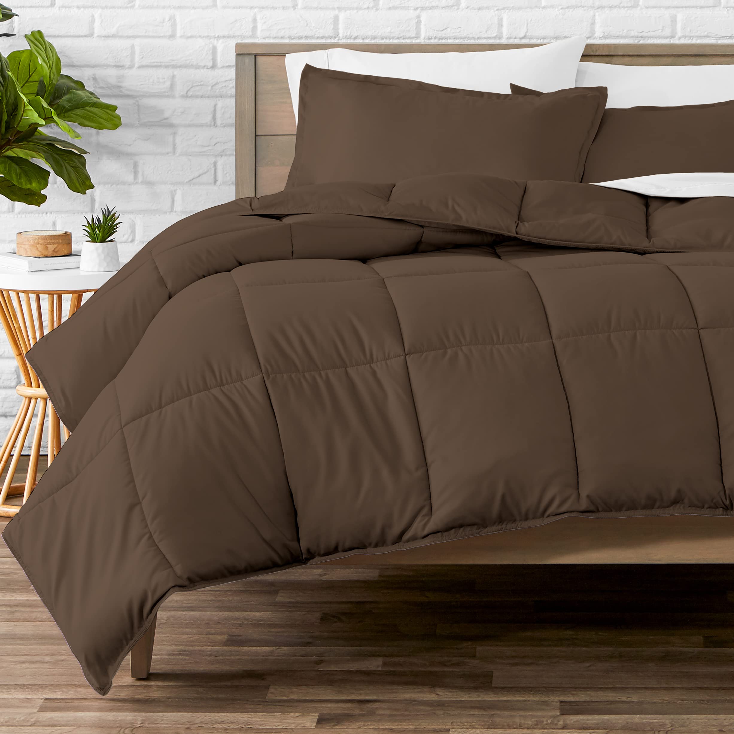 Lightweight Solid Comforter Set (Oversized Queen) with 2 Pillow Cases - 3-Piece Down Alternative Bedding - Cocoa Brown - Perfect for All-Season Comfort in Bedroom, Guest Room or Dorm