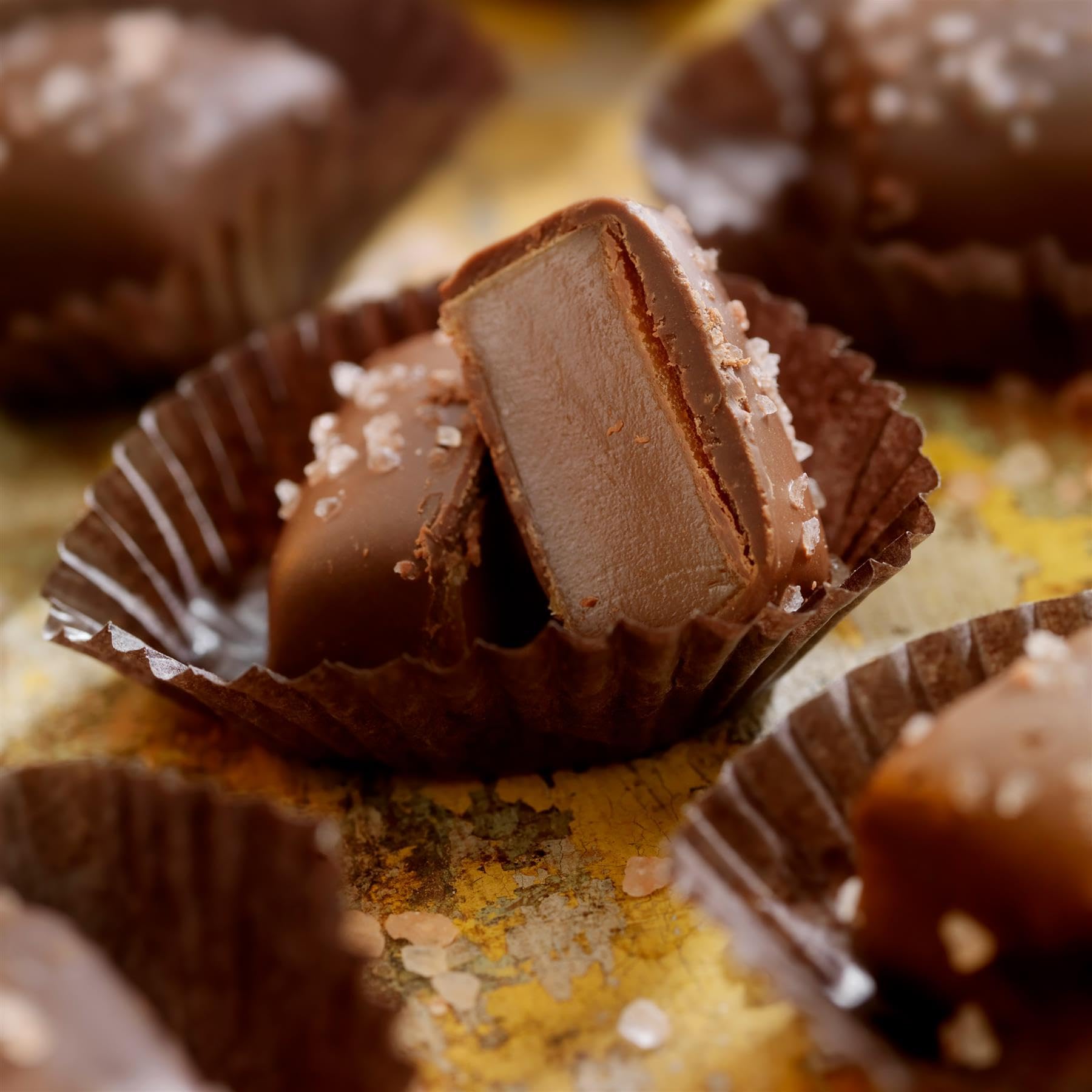 Cybrtrayd 1000-Pack No.6 Brown Glassine Candy Cups - Perfect for Chocolate, Candy, Baking & Party Favors