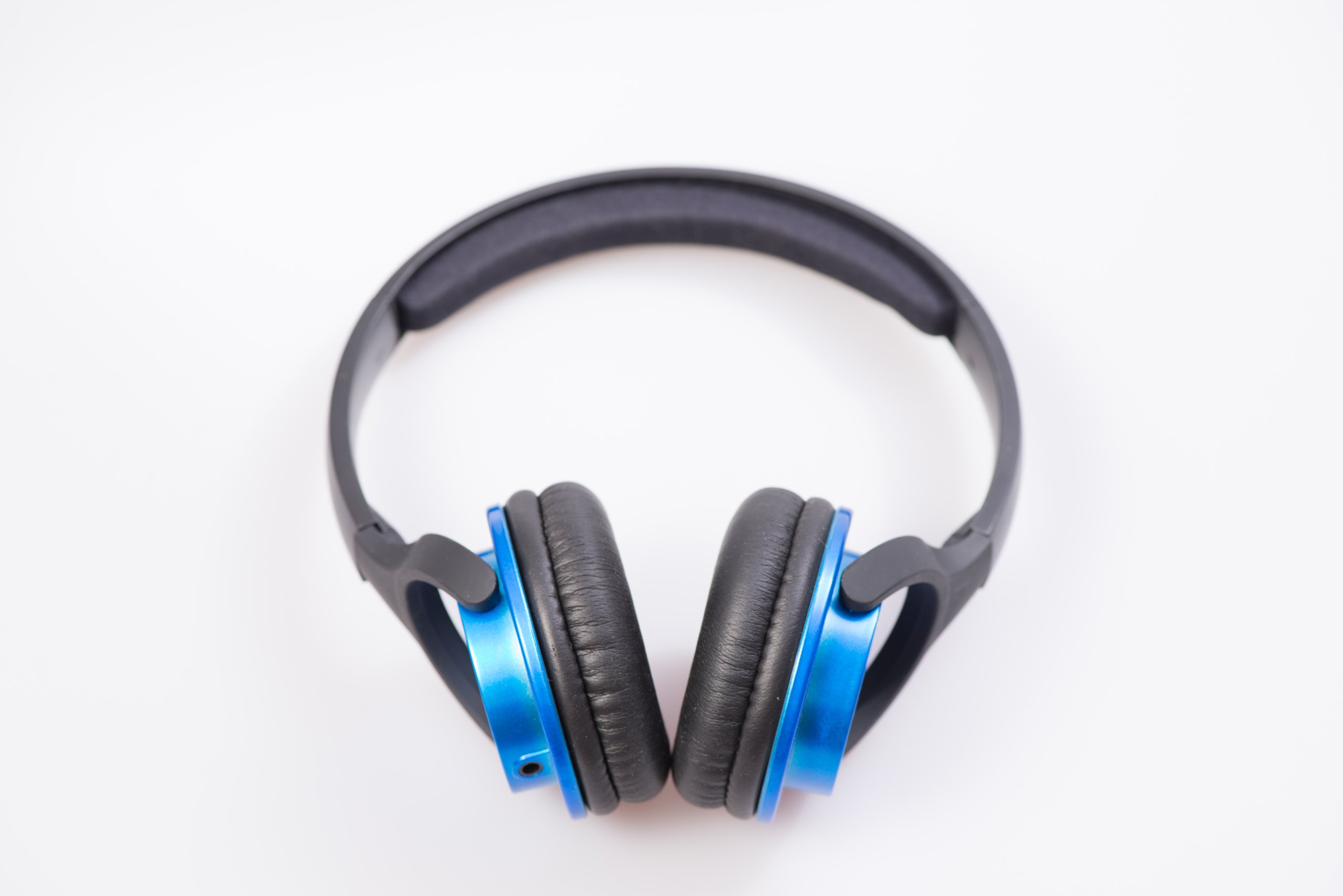 Universal Wired Headset with Noise Cancellation - Blue (Retail Packaging) - Perfect for Office Calls, Gaming & Online Classes
