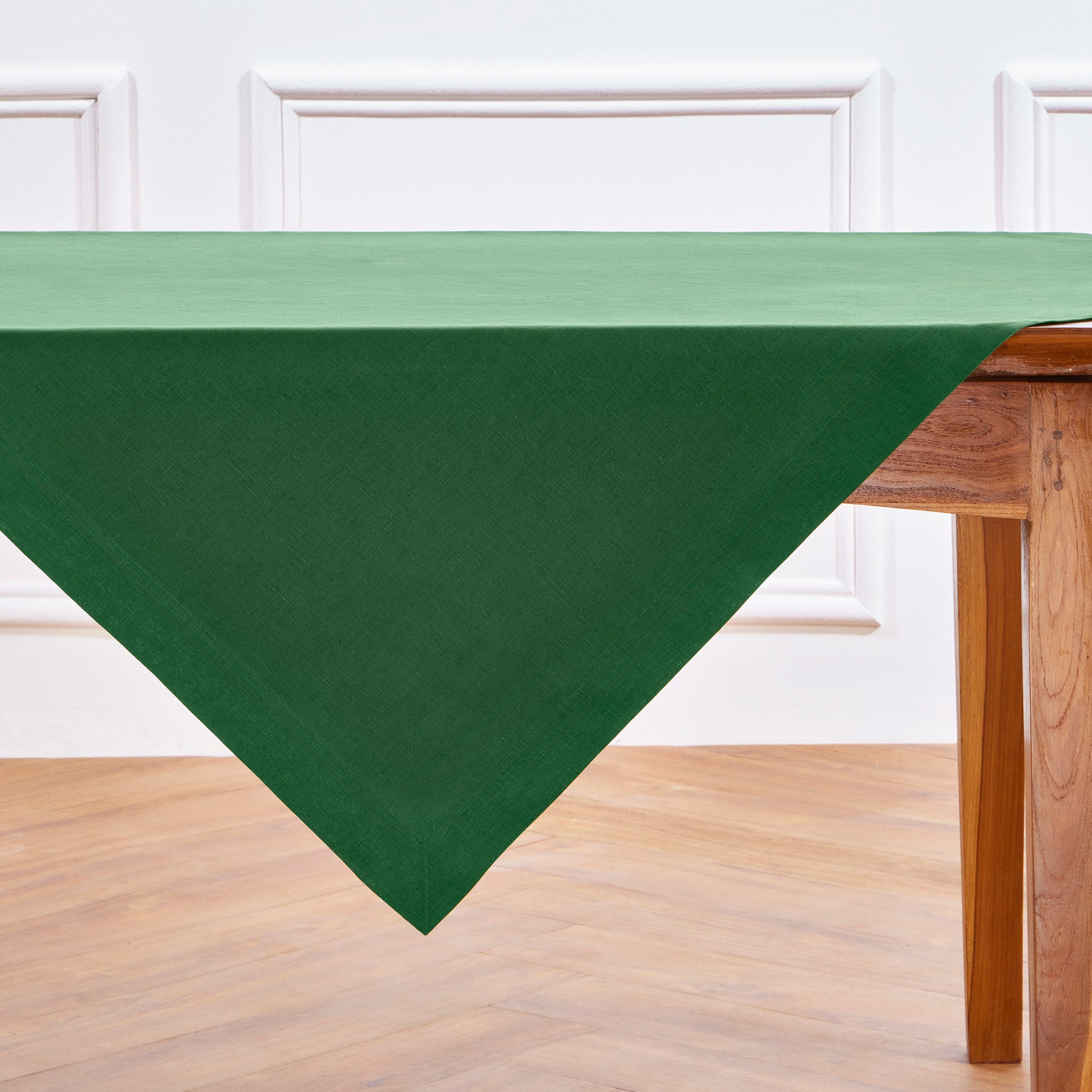Fete Table Throw - Elegant & Durable Table Cover for Parties, Weddings & Events | Perfect for Indoor & Outdoor Celebrations