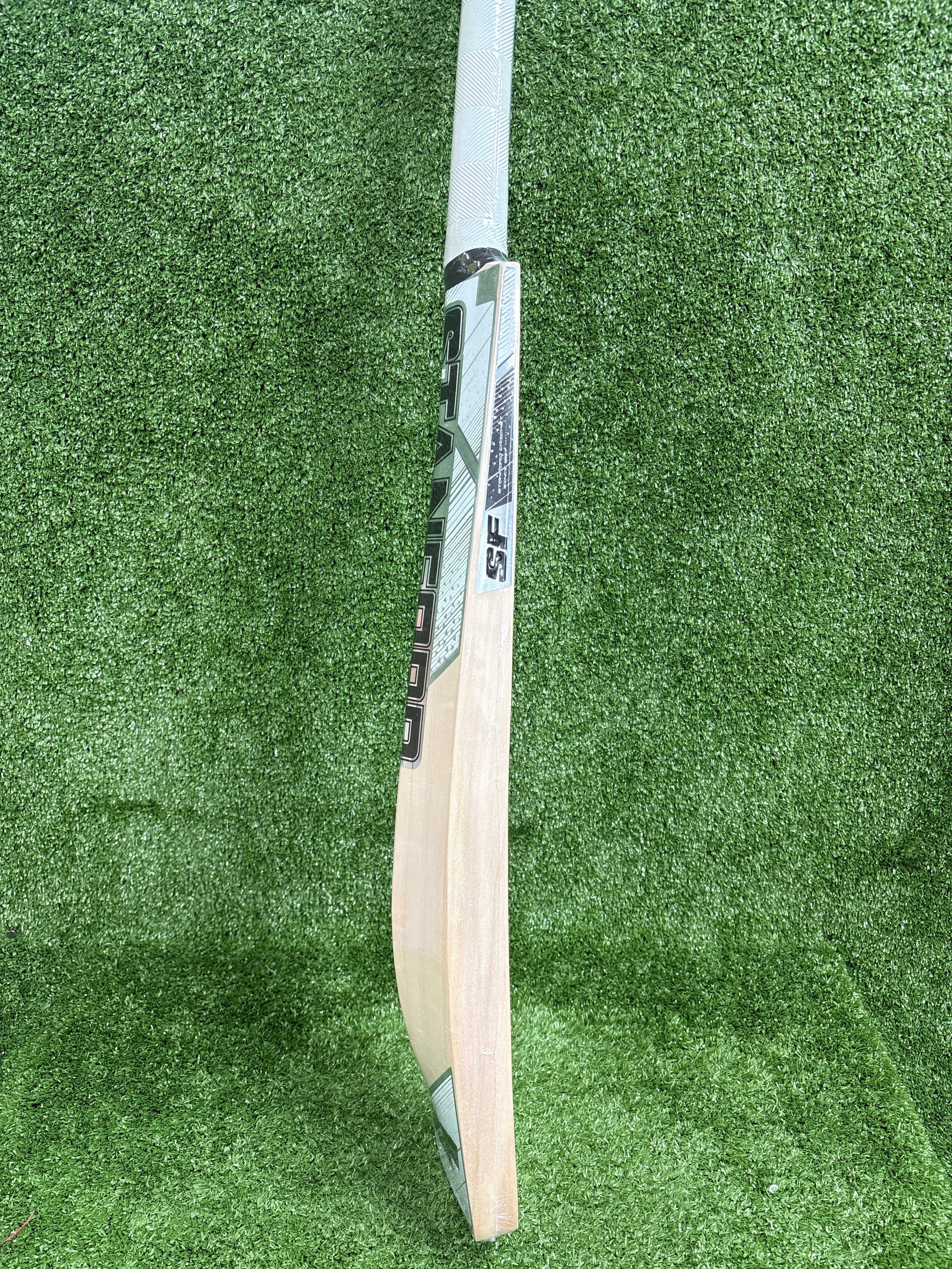 SF Classic 2000 Kashmir Willow Cricket Bat - Professional Grade for Practice & Matches - Perfect for Cricket Training, Backyard Games & League Play
