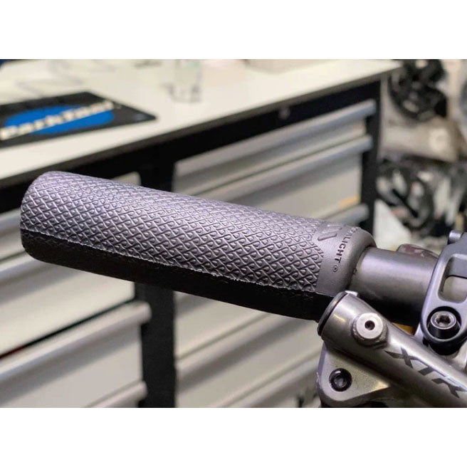 All Mountain Style AMS Extralight Grips - Lightweight Black Handlebar Grips for Mountain Bikes | Perfect for Trail Riding, Downhill & All-Mountain Cycling