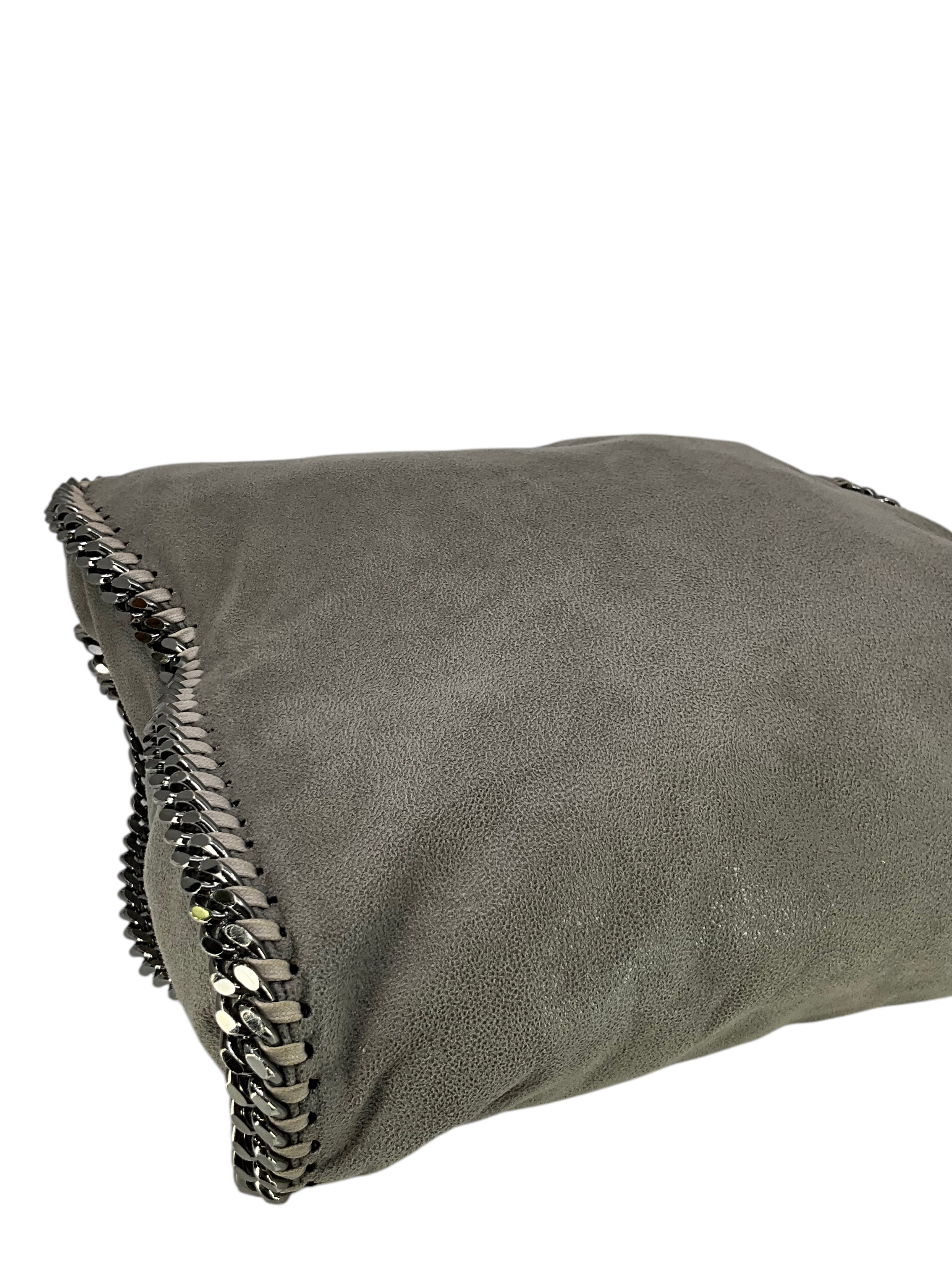 Stella McCartney Falabella Small Vegan Leather Shoulder Bag for Women | Crossbody Purse | Fashionable Everyday Handbag for Work, Shopping & Travel