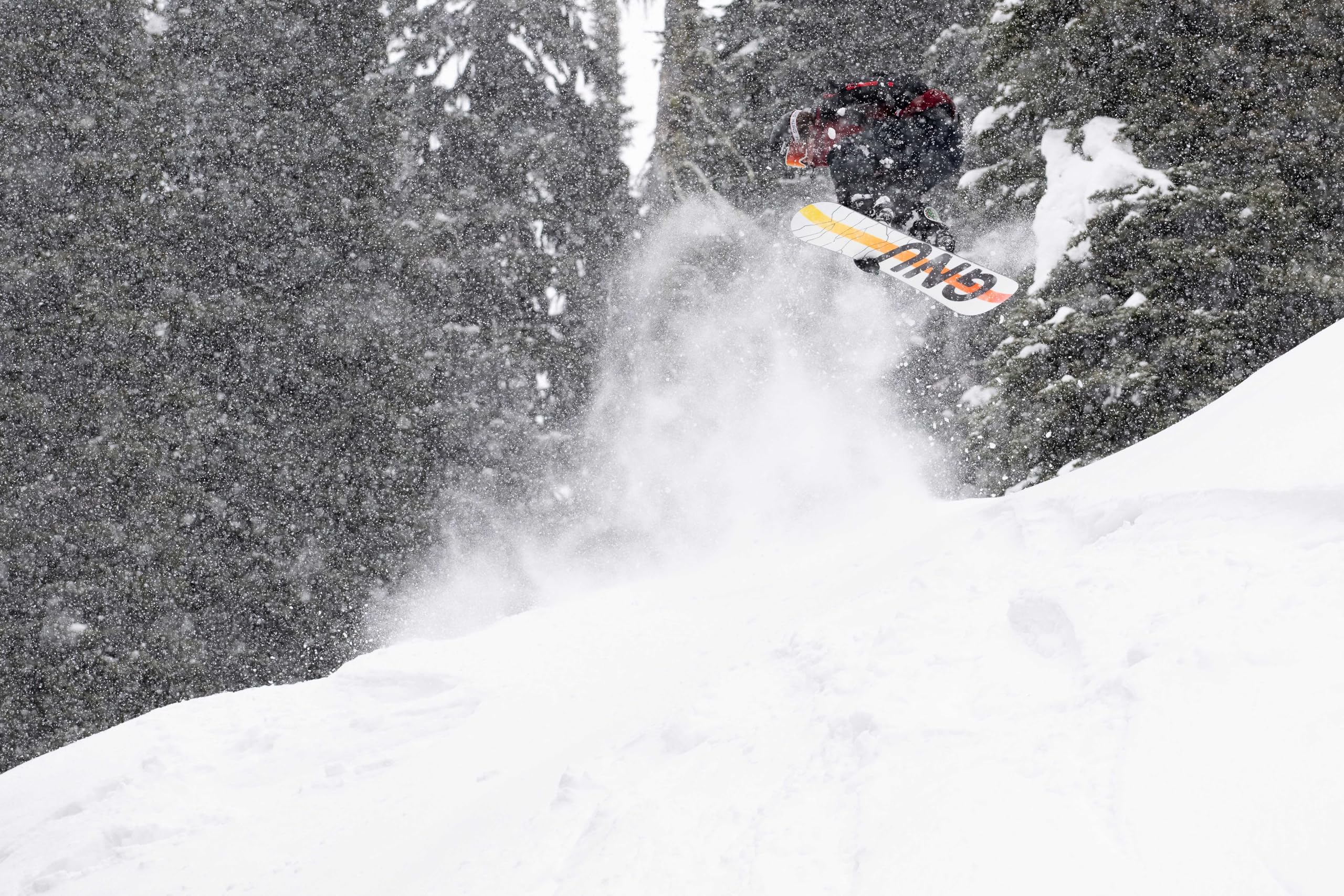 Gnu Antigravity Men's Snowboard - All-Mountain Freestyle Snowboard for Powder & Park Riding | Perfect for Backcountry & Resort Adventures