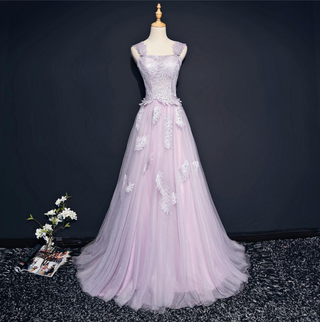 Elegant Lilac Cap Sleeve Lace Prom Dress with Straight Neckline - Long Formal Evening Gown for Homecoming, Wedding, and Special Occasions