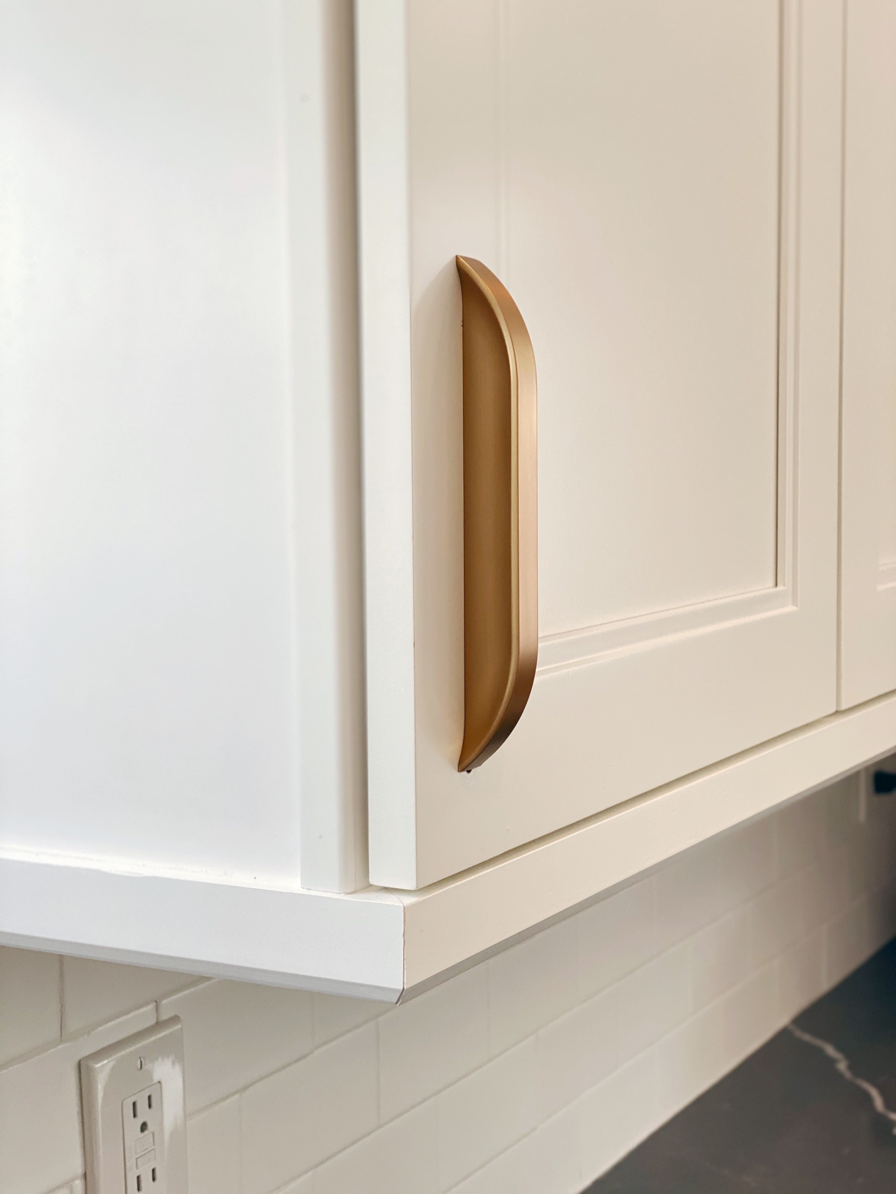 Mondrian Champagne Bronze Drawer Pulls - Elegant Cabinet Hardware for Kitchen & Bathroom - Modern Handle for Dressers, Cabinets, and Furniture (Set of 10) - Perfect for Home Renovation & DIY Projects