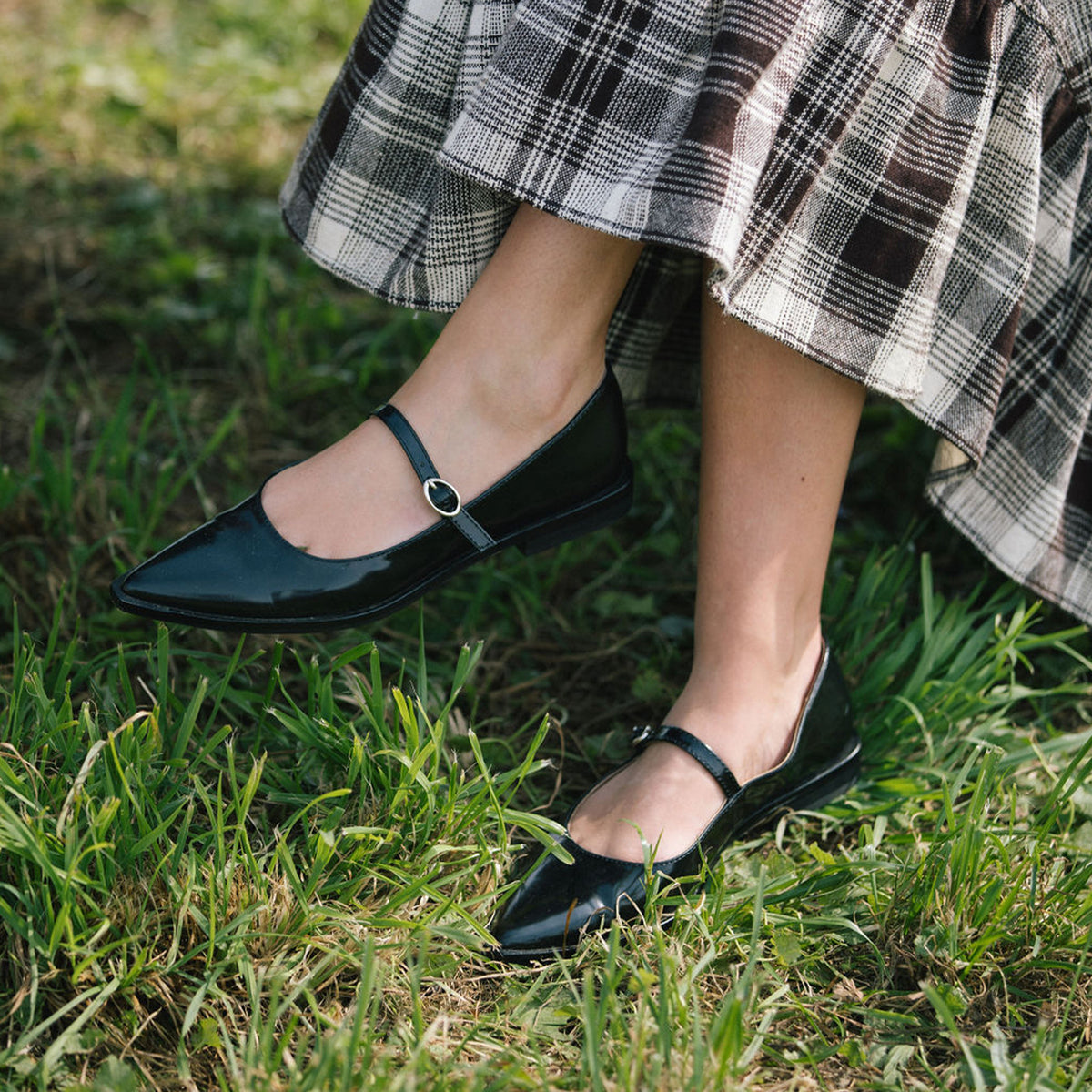LARGO FLATS MIDNIGHT PATENT LEATHER - Women's Comfortable Pointed Toe Ballet Flats for Work, Office, and Casual Wear