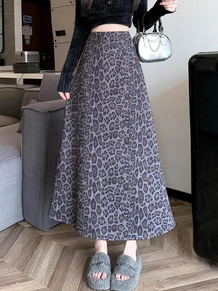 Women's Leopard Print Velvet High Waist Long Skirt - Winter Elegant Vintage French Fashion Maxi Skirt for Party, Streetwear & Boho Style Outfits