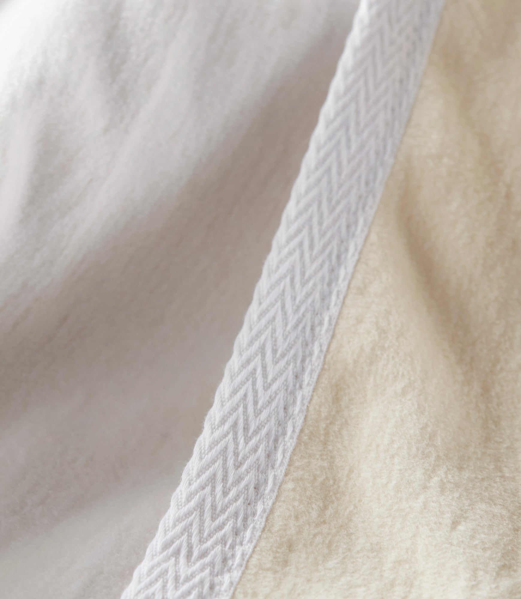 Soft Reversible Cotton Blanket - Cozy & Breathable for Bed, Couch, and Travel - Perfect for All Seasons