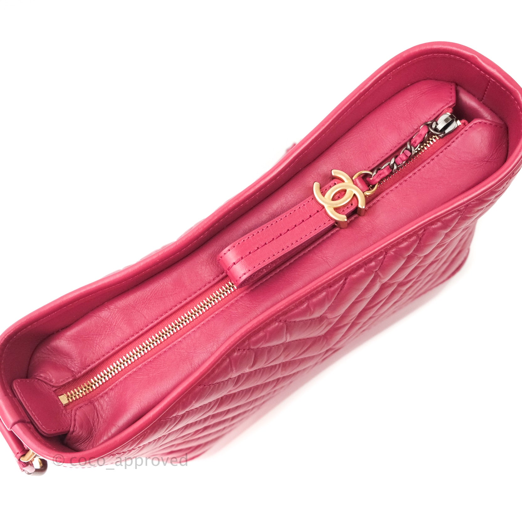 Chanel Chevron Medium Gabrielle Hobo Bag in Pink Aged Calfskin with Mixed Hardware - Perfect for Work, Travel & Everyday Luxury