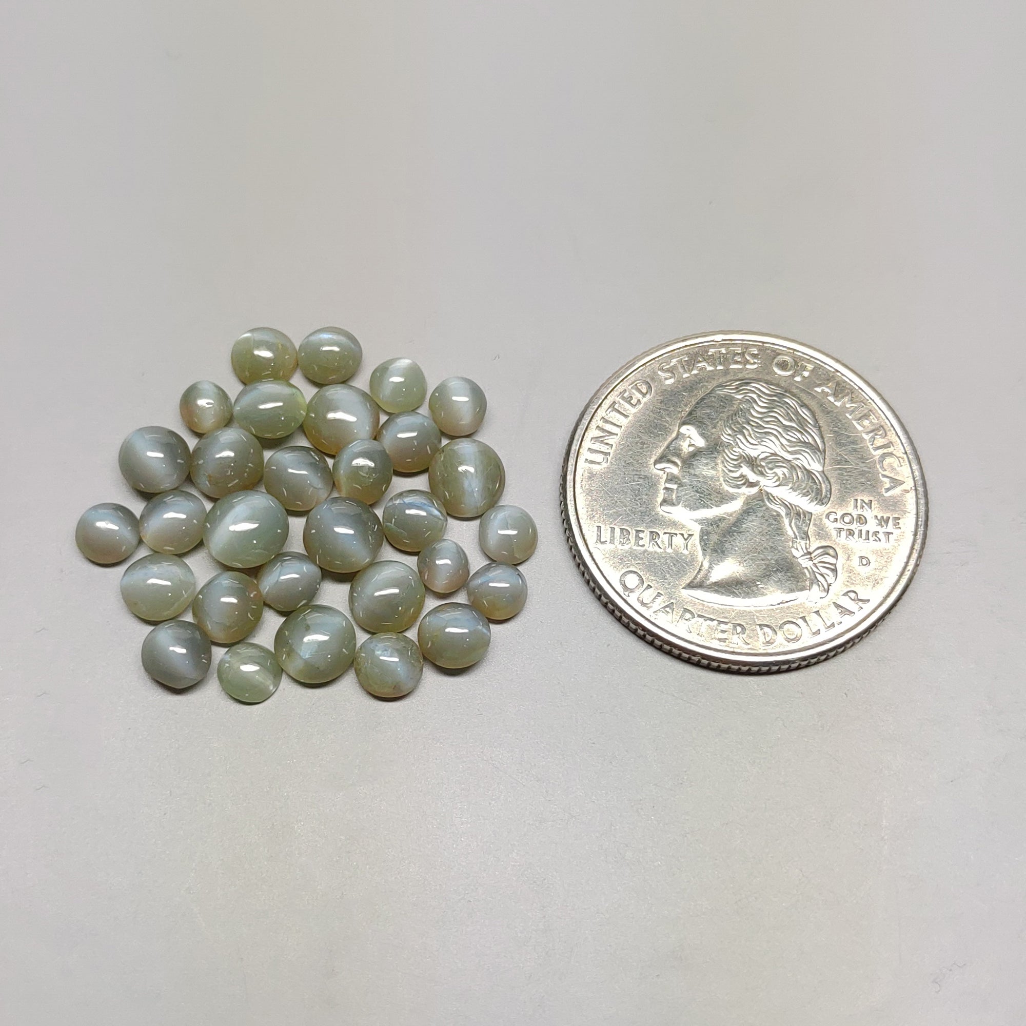 Natural Untreated Chrysoberyl Cat's Eye Gemstone Cabochon - 15.65cts, Round Shape (3.5mm-5.5mm), 30pcs Set for Jewelry Making, Healing Crystals & Collectibles