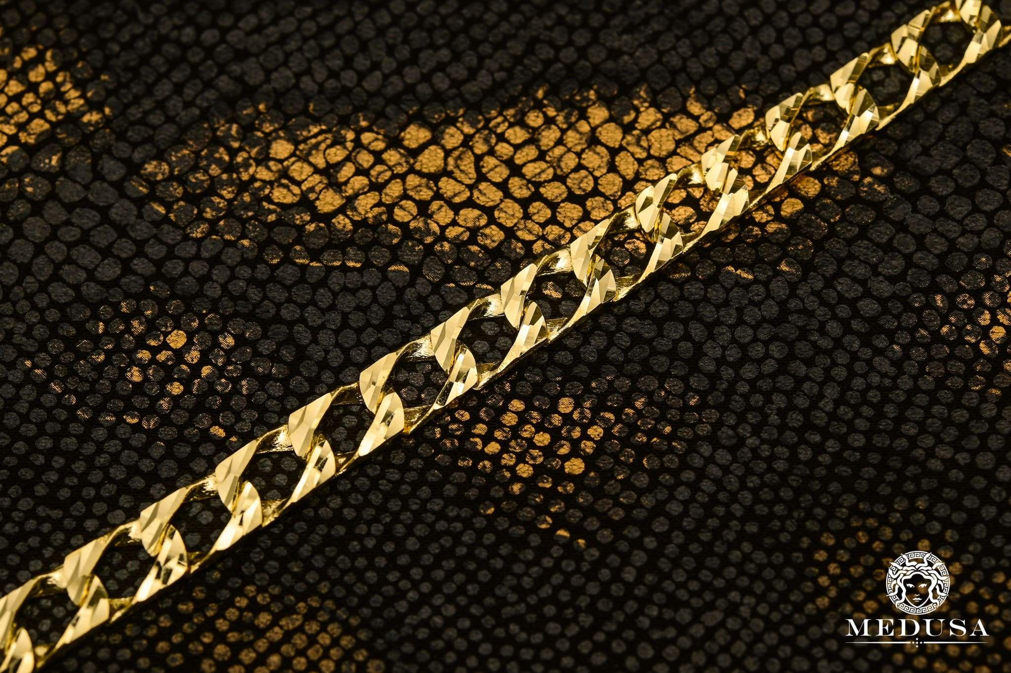 8mm Mesh M150 - Durable and Flexible Wire Mesh for DIY Projects, Gardening, and Home Improvement | Perfect for Fencing, Crafting, and Decorative Uses