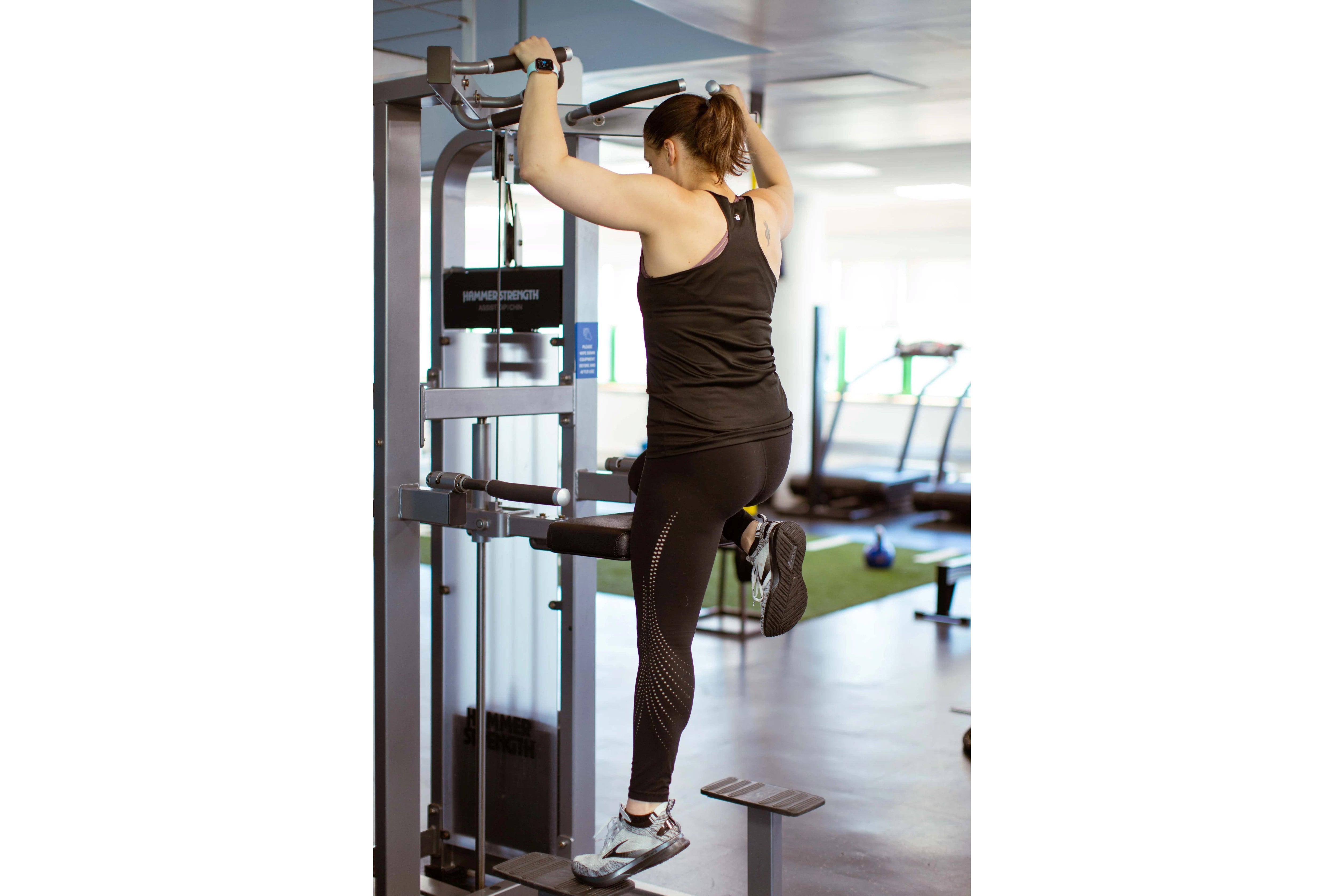 Hammer Strength Select Assist Dip Chin Machine - Professional Gym Equipment for Home & Commercial Use - Perfect for Strength Training & Upper Body Workouts