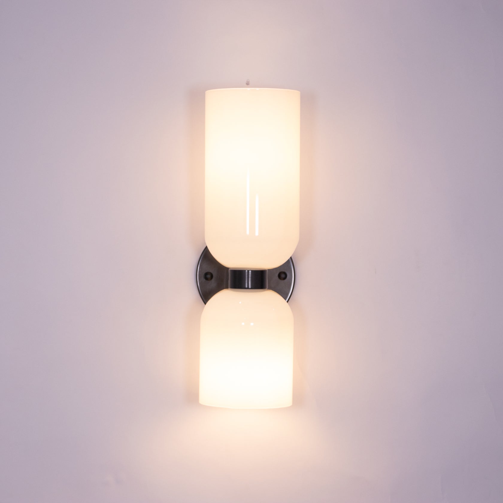 Edie Wall Lamp - Modern LED Sconce Light for Bedroom, Living Room & Hallway - Dimmable Plug-in Wall Light Fixture with Adjustable Arm - Perfect for Reading, Decor & Ambient Lighting