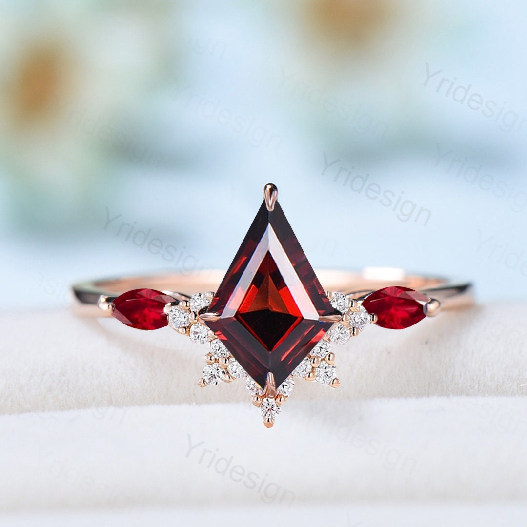Vintage Art Deco Marquise Garnet Engagement Ring - 14K Gold Kite Cut Garnet Wedding Band for Women, Promise Ring, Valentine's Day & Christmas Gift - Perfect for Proposals, Anniversaries & Special Occasions