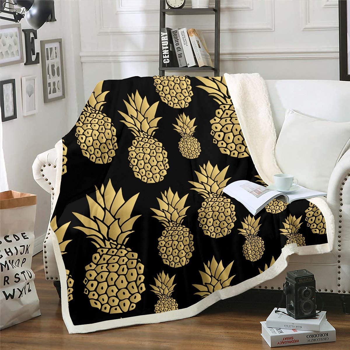 Pineapple Fleece Throw Blanket - Soft Sherpa Blanket for Kids & Adults - Tropical Fruit Pattern - 87x95 Inch Luxury Plush Blanket for Sofa, Bed, Couch - Gold & Black Decor - Perfect for Cozy Nights, Movie Time & Home Decoration