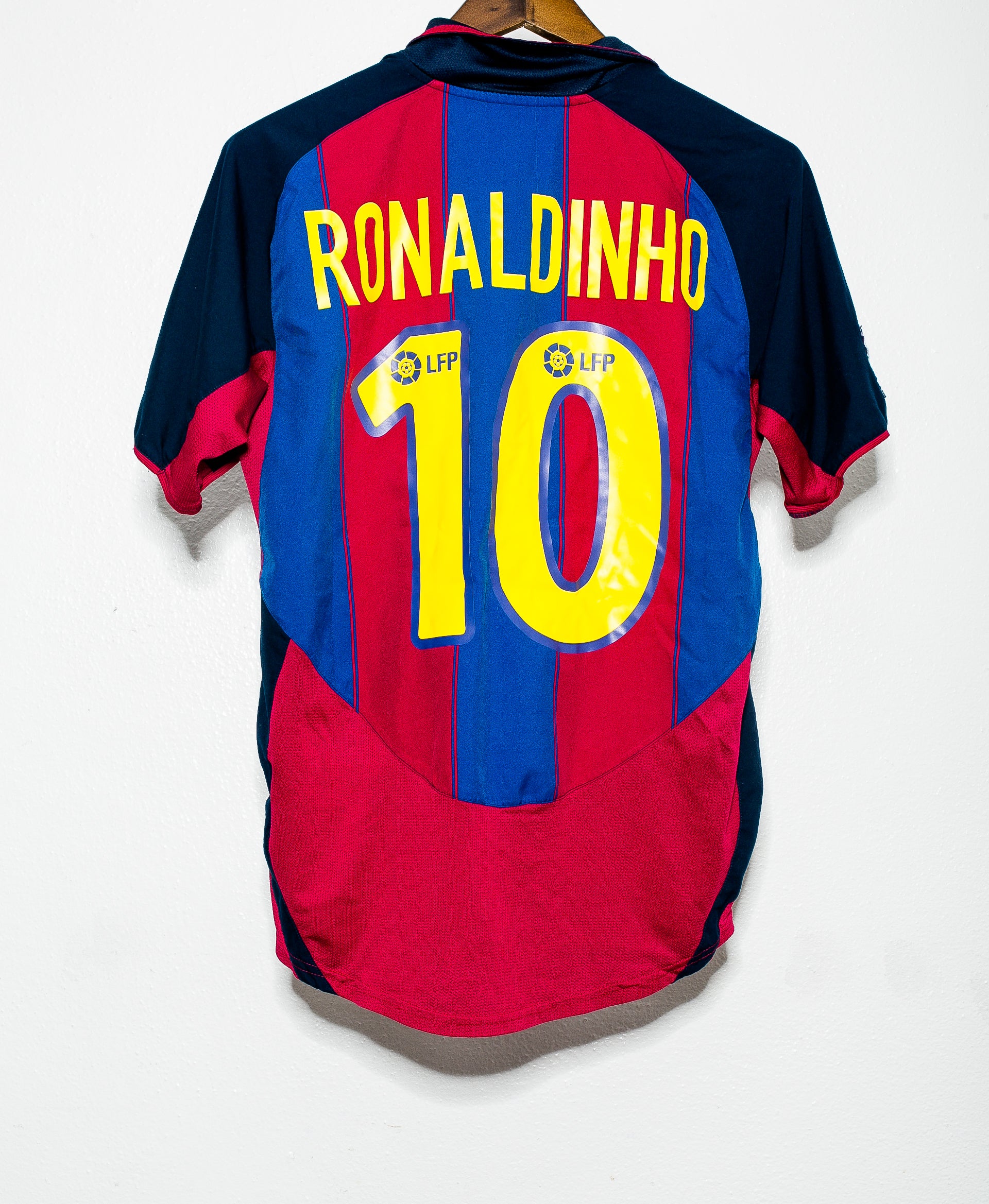 2003-2004 FC Barcelona Home Jersey #10 Ronaldinho (Medium) - Authentic Soccer Shirt for Fans & Collectors - Perfect for Matches, Parties & Sports Memorabilia Display