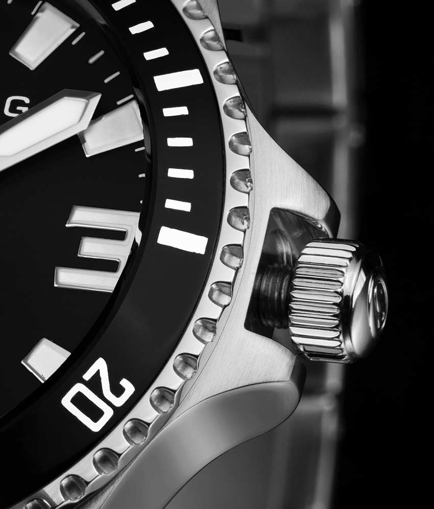 Regatta Champion 395 Quartz 42mm Diver Watch - Waterproof Stainless Steel Men's Dive Watch for Swimming, Snorkeling & Outdoor Adventures