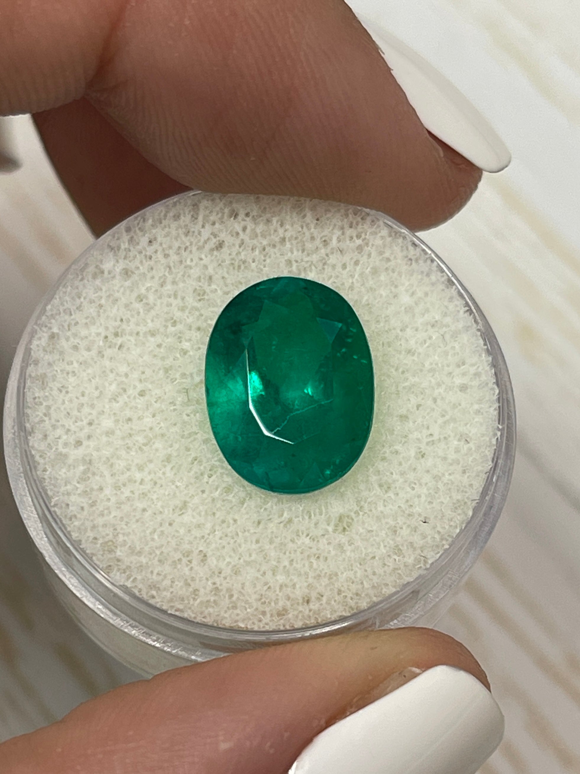 5.07 Carat Certified 13x10mm Vivid Muzo Green Natural Loose Colombian Emerald Oval Cut Gemstone for Jewelry Making, Engagement Rings & Luxury Gifts