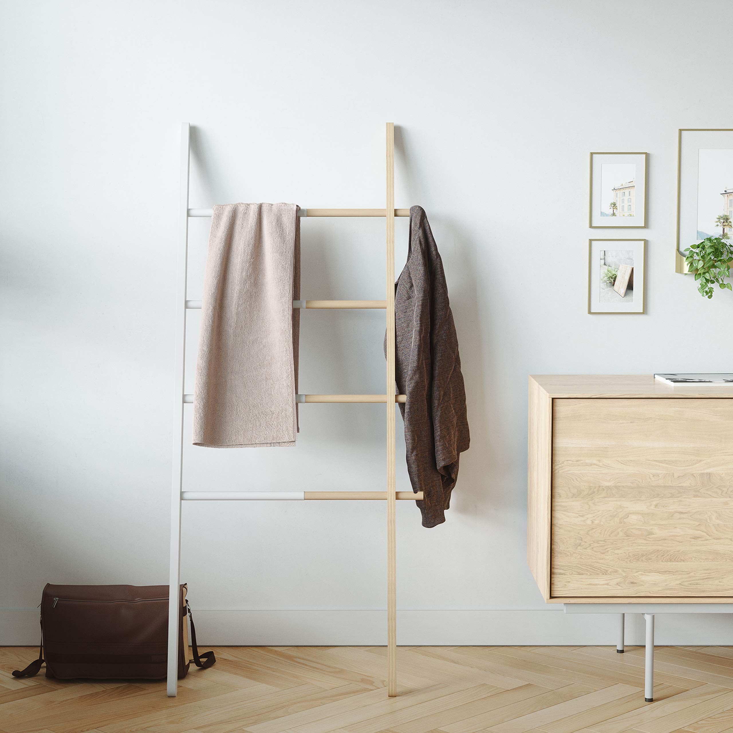 Umbra Hub Ladder - Expandable Freestanding Clothing Rack, Bathroom Towel Holder & Clothes Organizer in White/Natural - Perfect for Bedroom, Laundry Room & Small Space Organization
