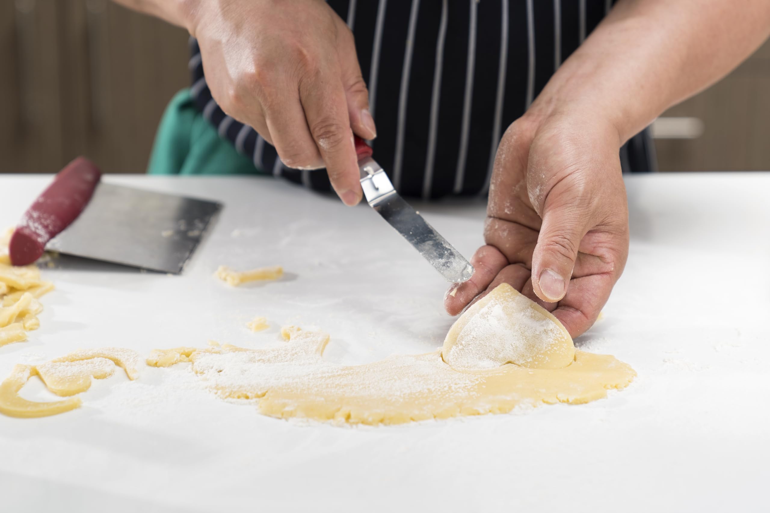 Cuisipro Stainless Steel Icing Spatula - 12 Inch Professional Cake Decorating Tool for Baking, Frosting, and Smoothing - Perfect for Home Bakers, Pastry Chefs, and DIY Dessert Decorating