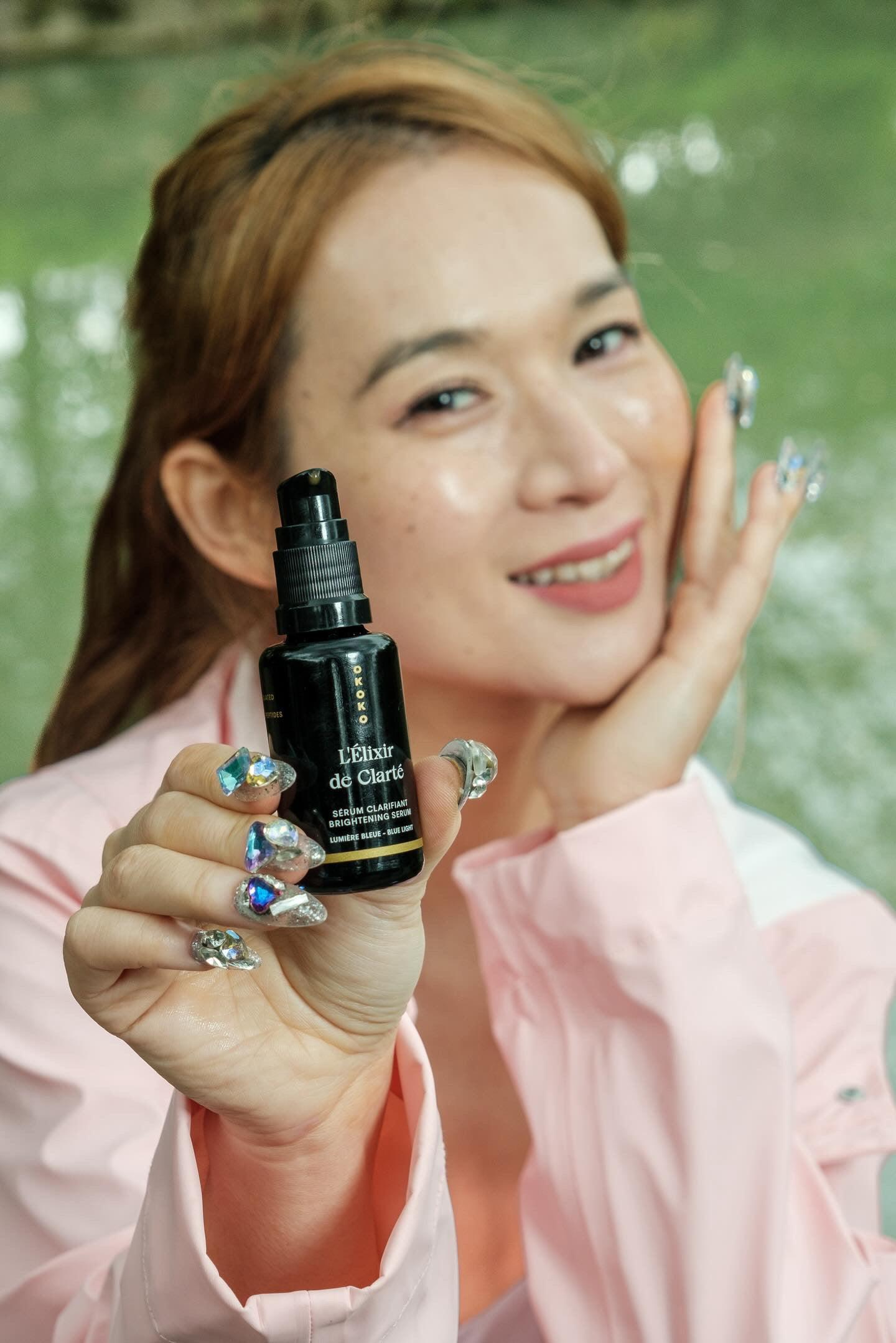 Blue Light Radiance Serum with AHA, Vitamin C & Brightening Peptides - Anti-Aging Face Serum for Dark Spots & Wrinkles - Perfect for Daily Skincare & Night Routine