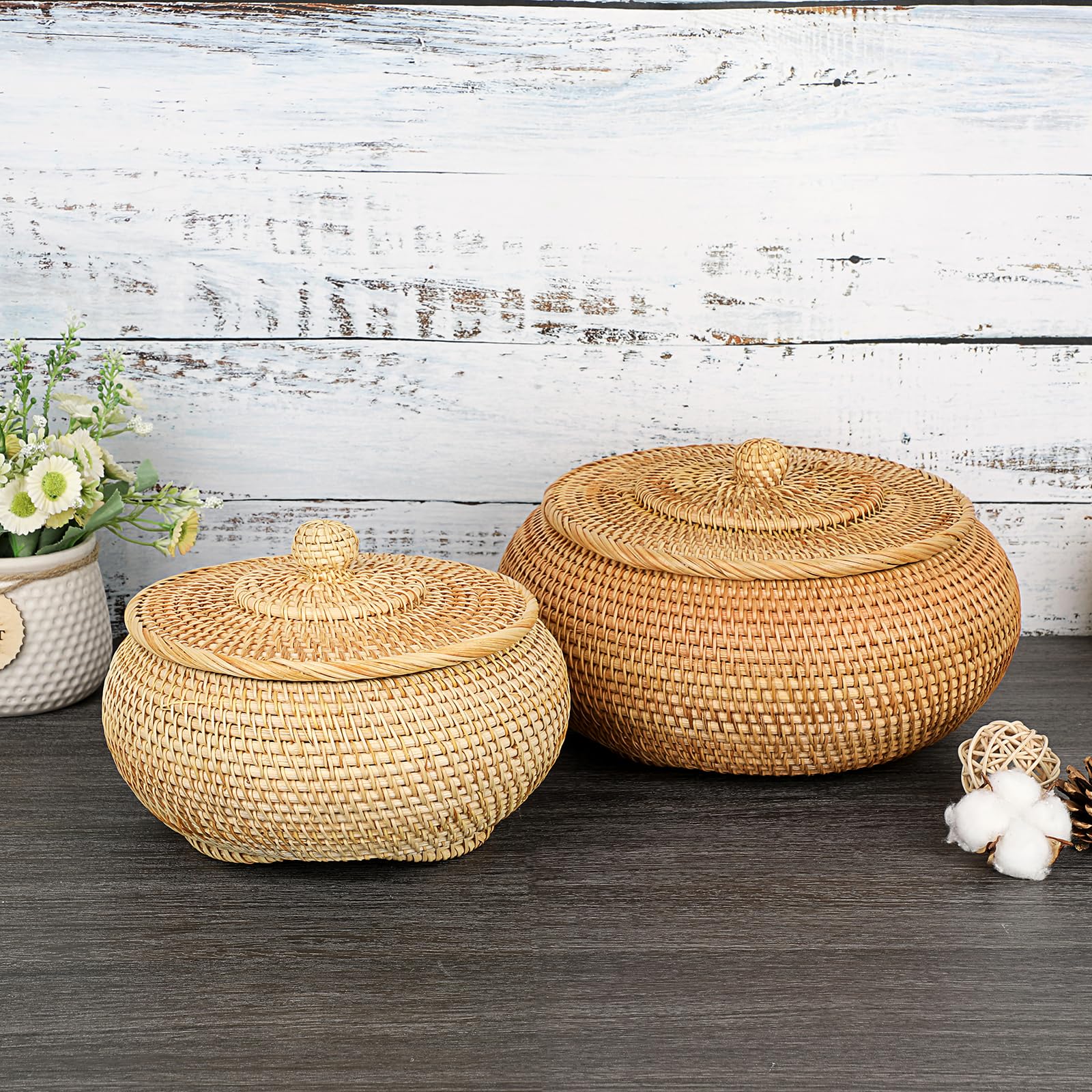 Hipiwe Round Rattan Basket with Lid - Handwoven Wicker Storage Bin for Picnic, Bread, Home & Bathroom Organization - Small Decorative Box for Shelves, Multi-Purpose Tray (Perfect for Farmhouse Decor, Gift Wrapping & Clutter Control)