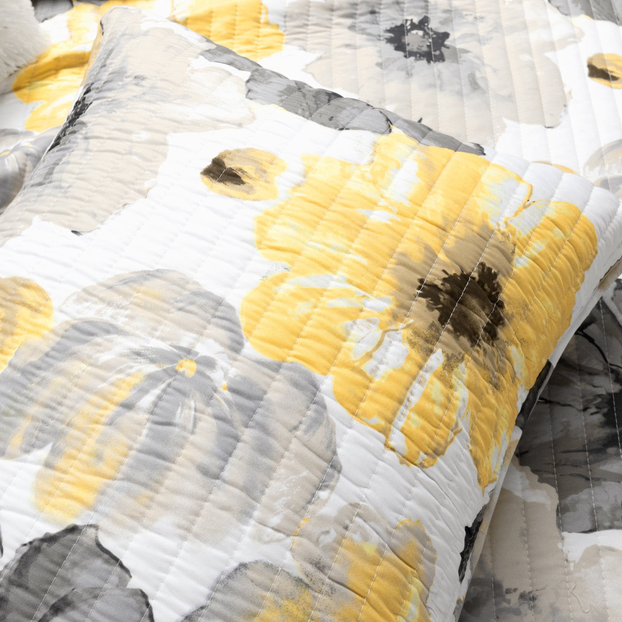 Leah Reversible 8-Piece Quilt Set - King Size Bedding, Ultra Soft Comforter & Sham Set for All Seasons - Perfect for Master Bedroom, Guest Room, and Cozy Home Decor