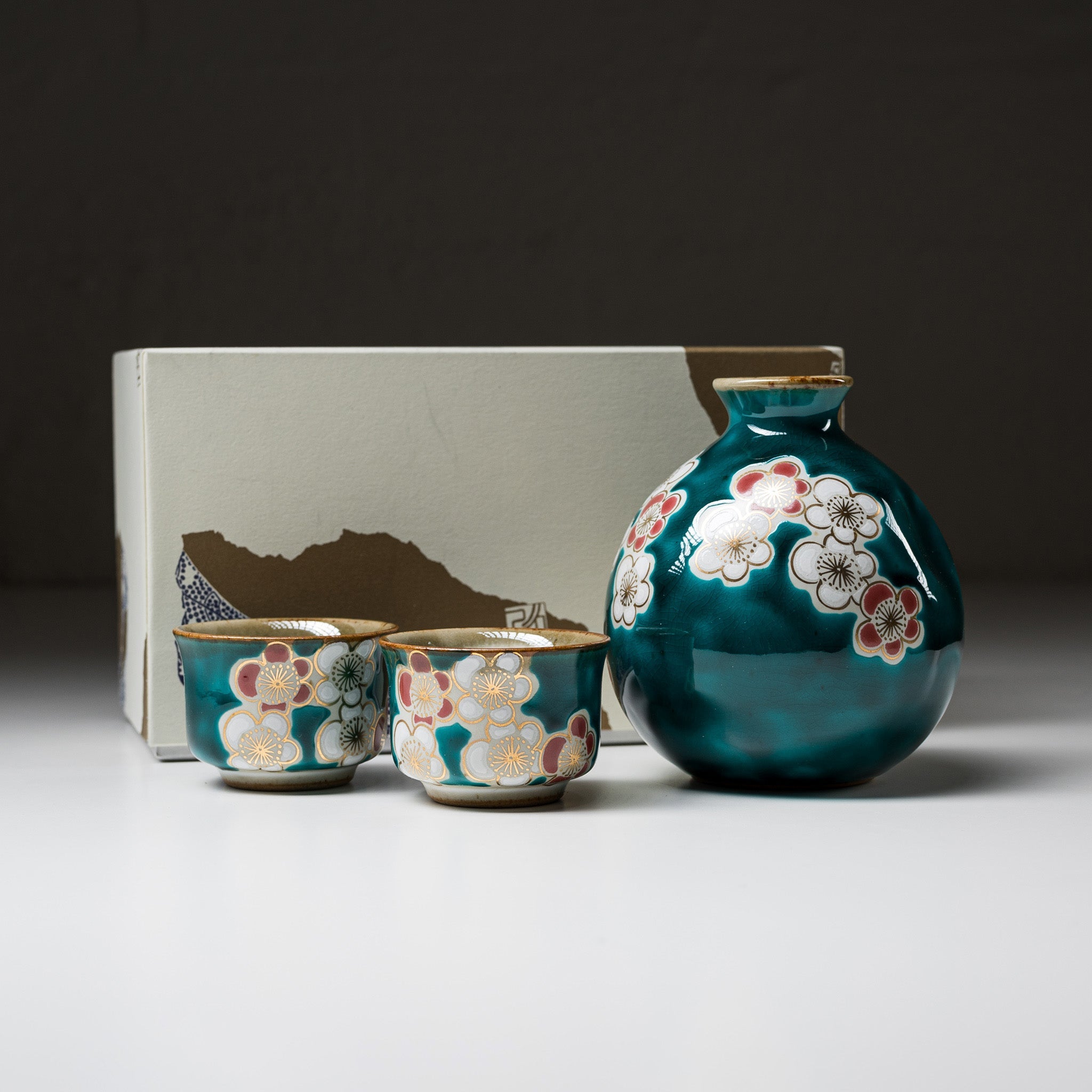 Premium Kutani Ware Japanese Sake Set - Plum Blossom Design, Traditional Hand-Painted Ceramic Sake Bottle & Cups Gift Set - Perfect for Japanese Tea Ceremonies, Sake Tasting & Cultural Gift Giving