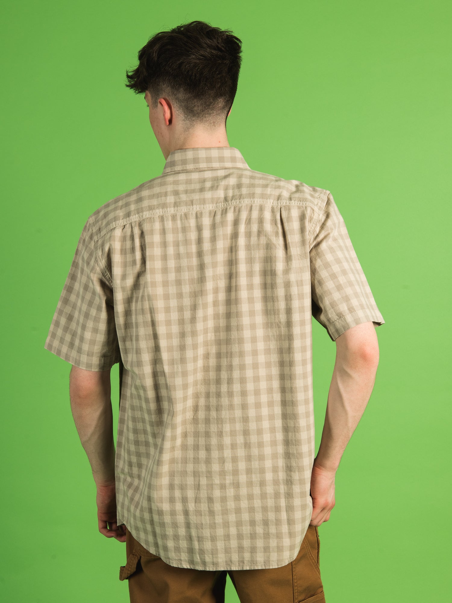 Carhartt Loose Fit Midweight Short Sleeve Plaid Shirt for Men - Comfortable Workwear & Casual Outdoor Shirts for Construction, Hiking and Everyday Wear