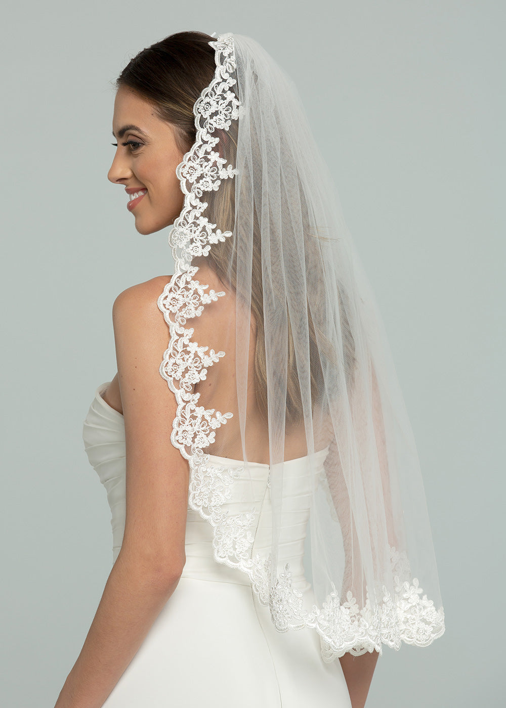 Elegant V1034 Elbow Length Wedding Veil with Scallop Lace Edge - Perfect for Bridal Ceremonies & Romantic Photos