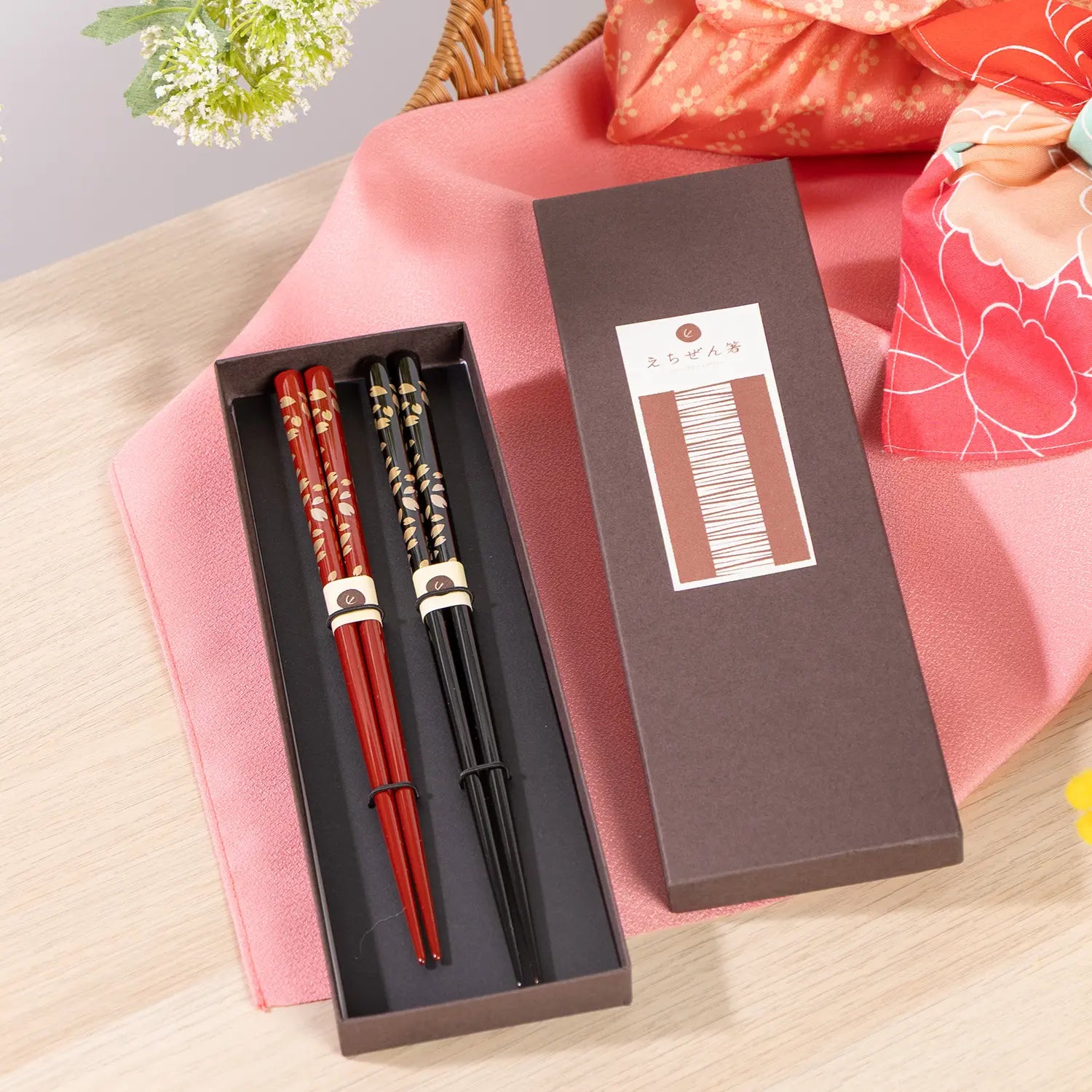 Premium Echizen Lacquerware Wooden Couple Chopsticks - Handcrafted Sakura Design for Romantic Dinners & Japanese Cuisine - Perfect for Anniversaries, Weddings & Special Occasions