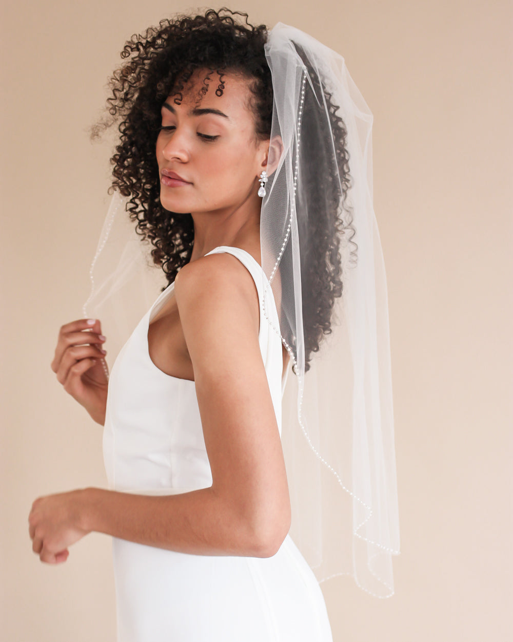 Elegant Pearl Edge Wedding Veil - Handmade Bridal Accessory for Church Ceremony, Photo Shoot & Romantic Walks