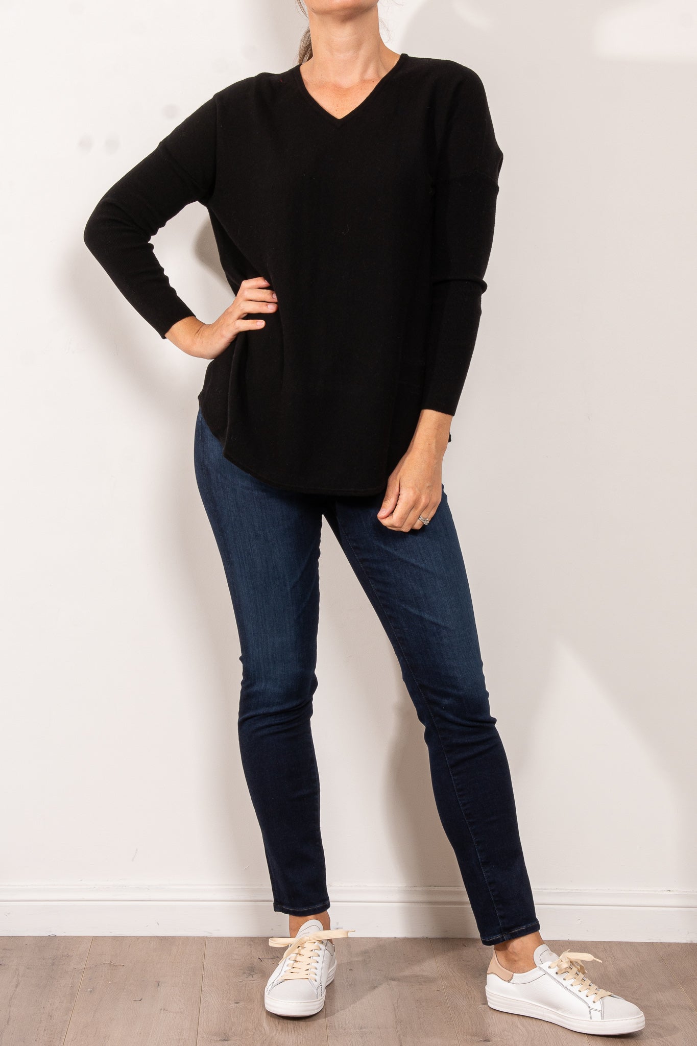 Bridge & Lord Women's Curved Hem V-Neck Jumper Sweater - Soft Knit Pullover for Casual Wear & Office Outfits
