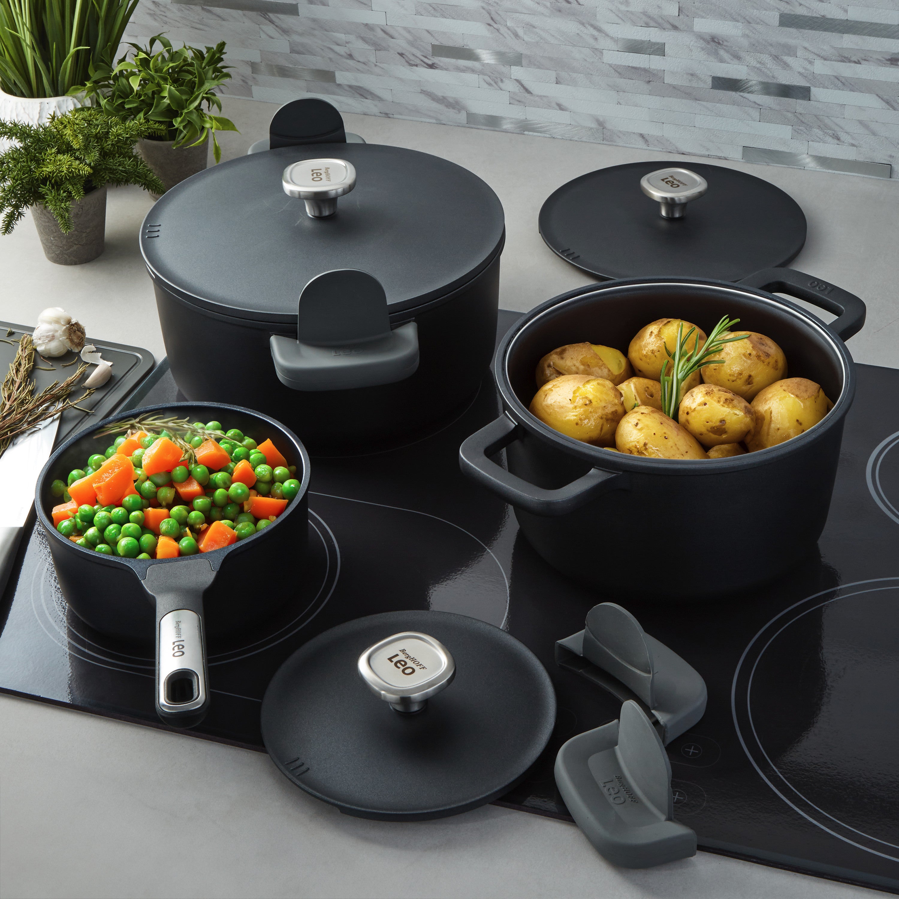 BergHOFF Leo Phantom 6-Piece Nonstick Ceramic Cookware Set - Recycled Aluminum, PFOA-Free, Oven & Dishwasher Safe - Perfect for Healthy Cooking & Family Meals
