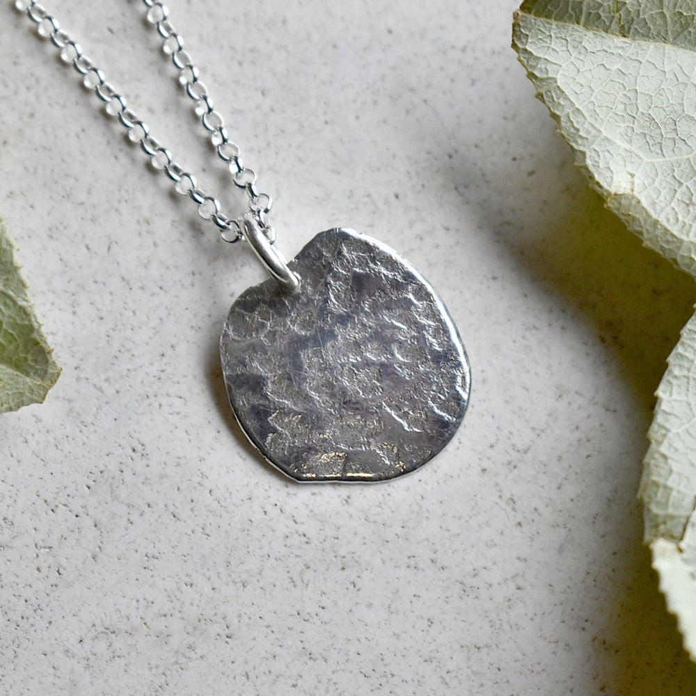 Concrete Small Patterned Pendant Necklace - Minimalist Geometric Jewelry for Women - Perfect for Everyday Wear & Gift Giving
