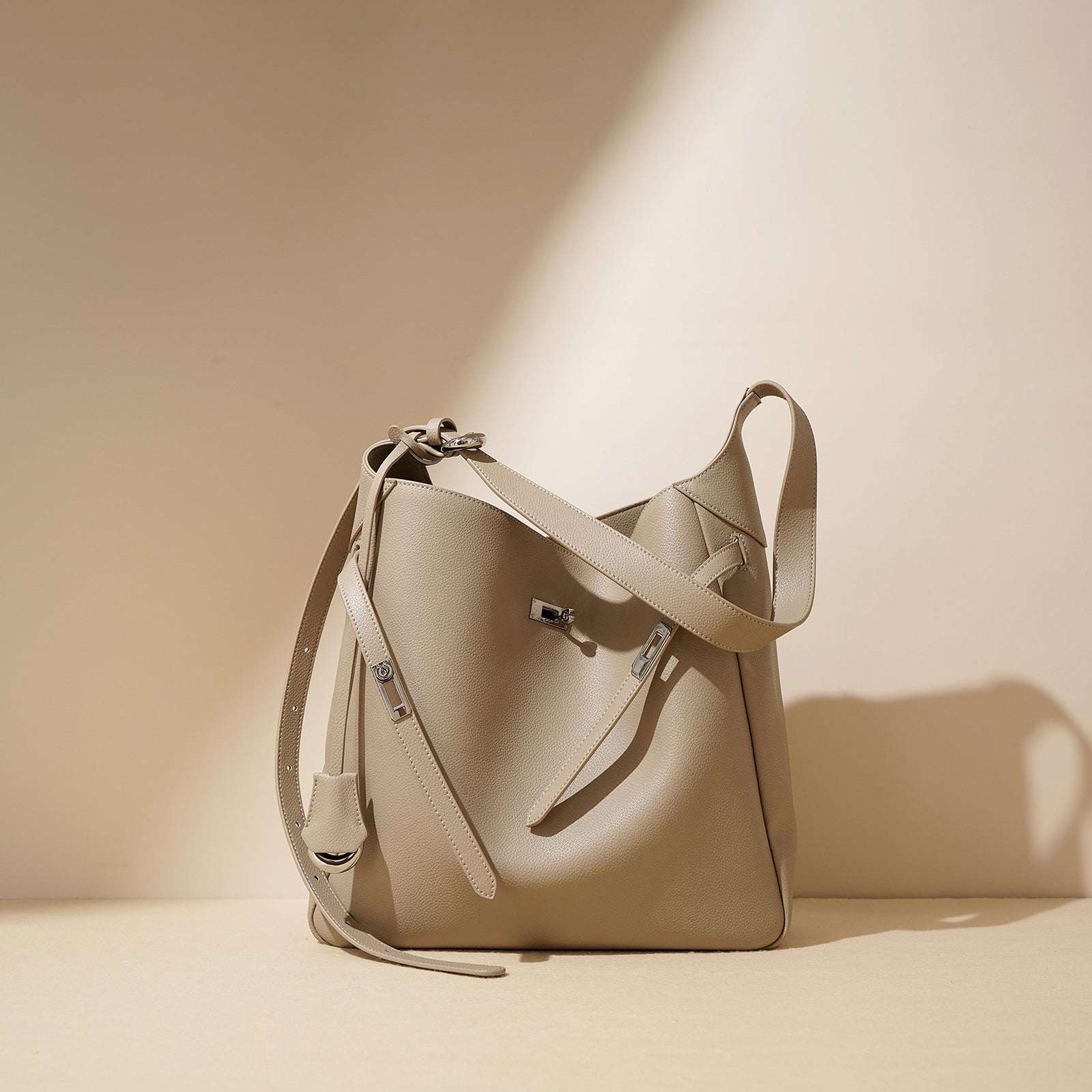 Stylish and Durable Bucket Bag for Women - Fashionable Crossbody Shoulder Bag - Perfect for Travel, Shopping, and Everyday Use