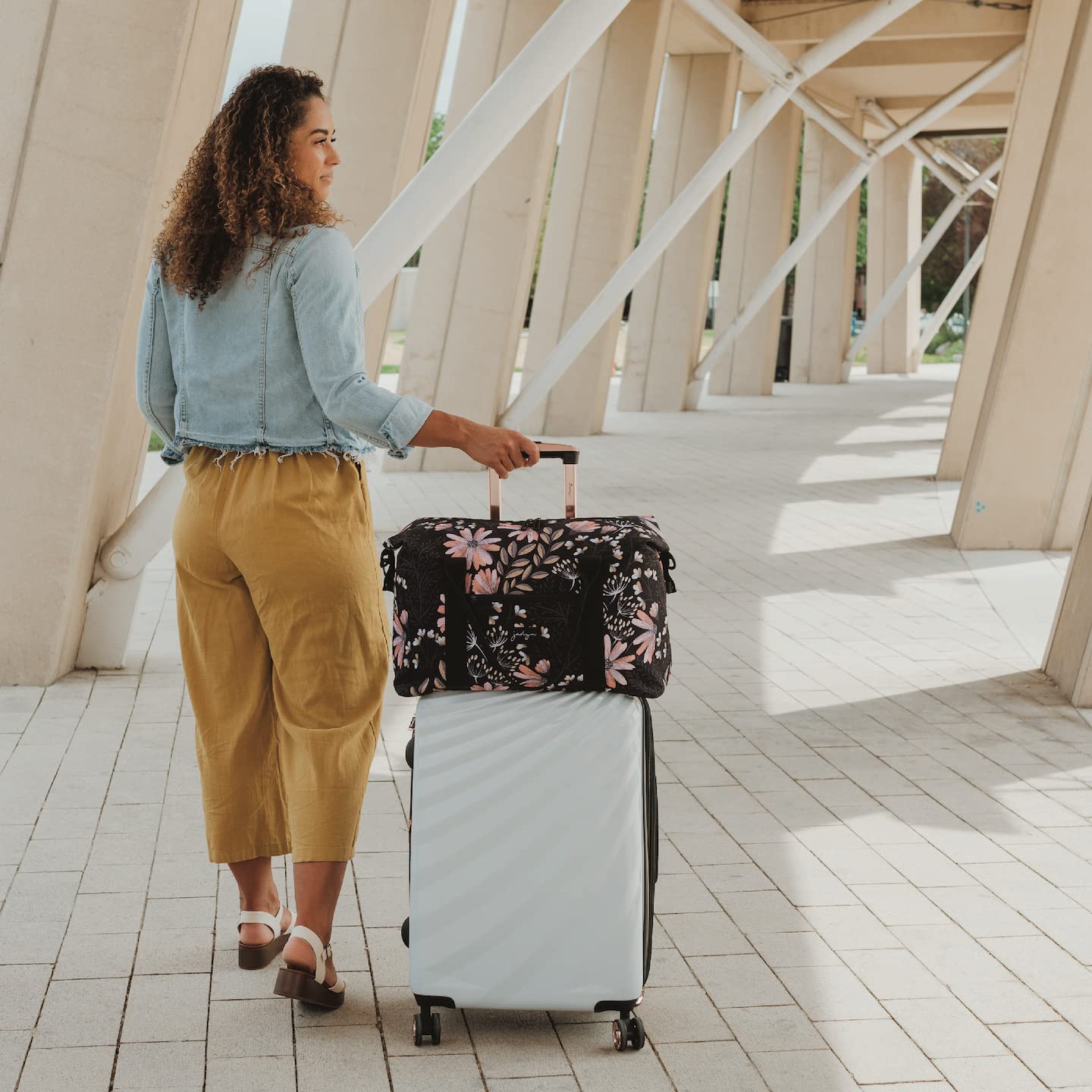 Jadyn Lola Travel Bag - Stylish Weekender & Overnight Duffel Bag for Women & Men - Perfect for Gym, Work, Weekend Getaways & Business Trips