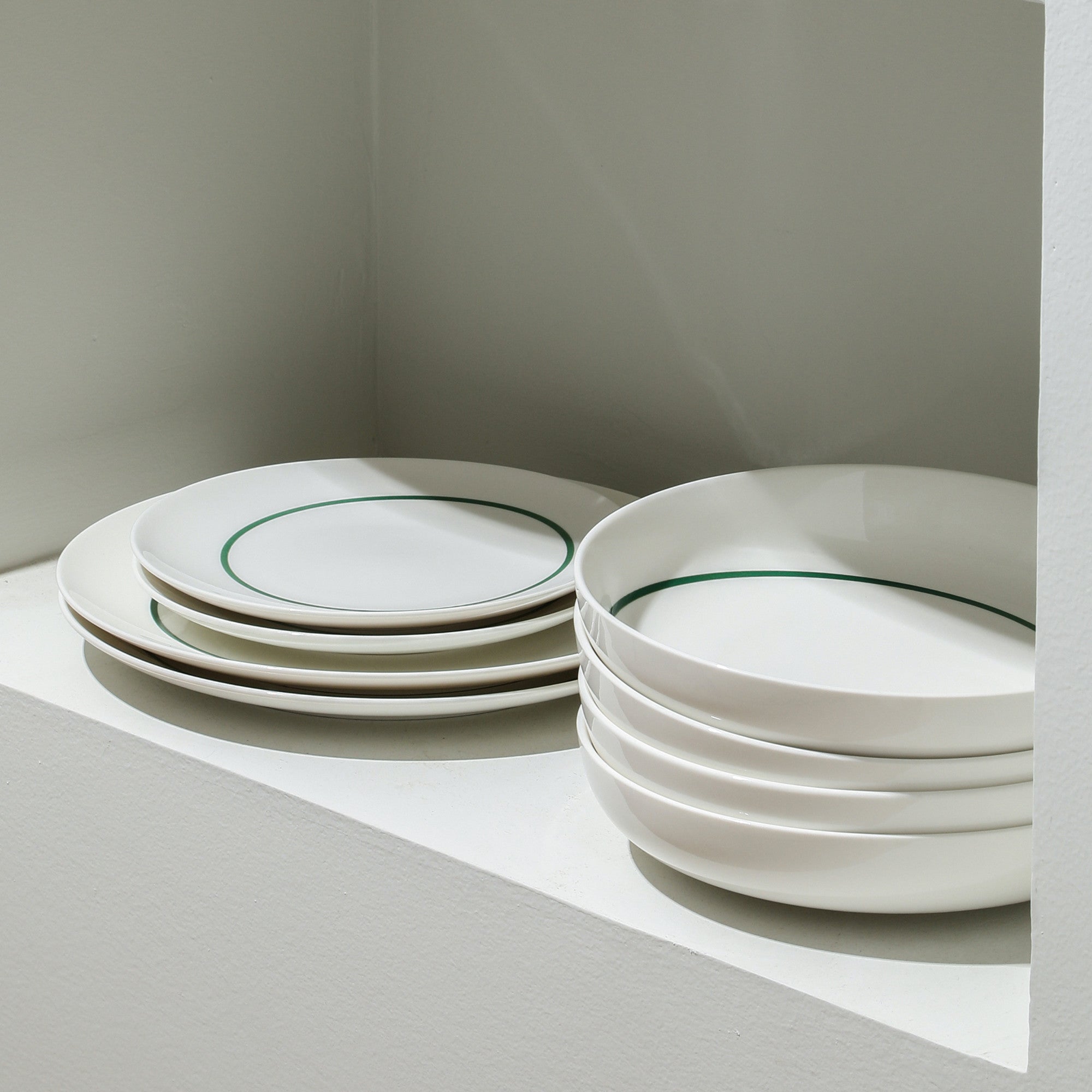 Luna Porcelain Dinnerware Set - Elegant Green 16-Piece Tableware for Fine Dining, Dinner Parties & Home Decor