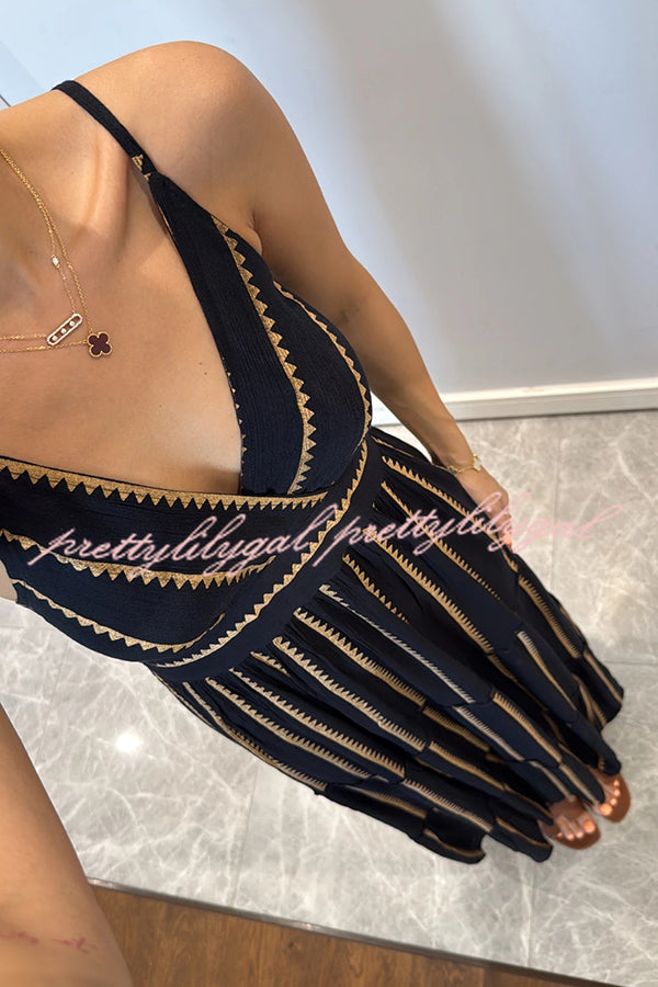 **Elegant Striped Printed V-Neck Maxi Dress with Suspender Straps - Perfect for Beach Vacations, Summer Holidays & Casual Outings**