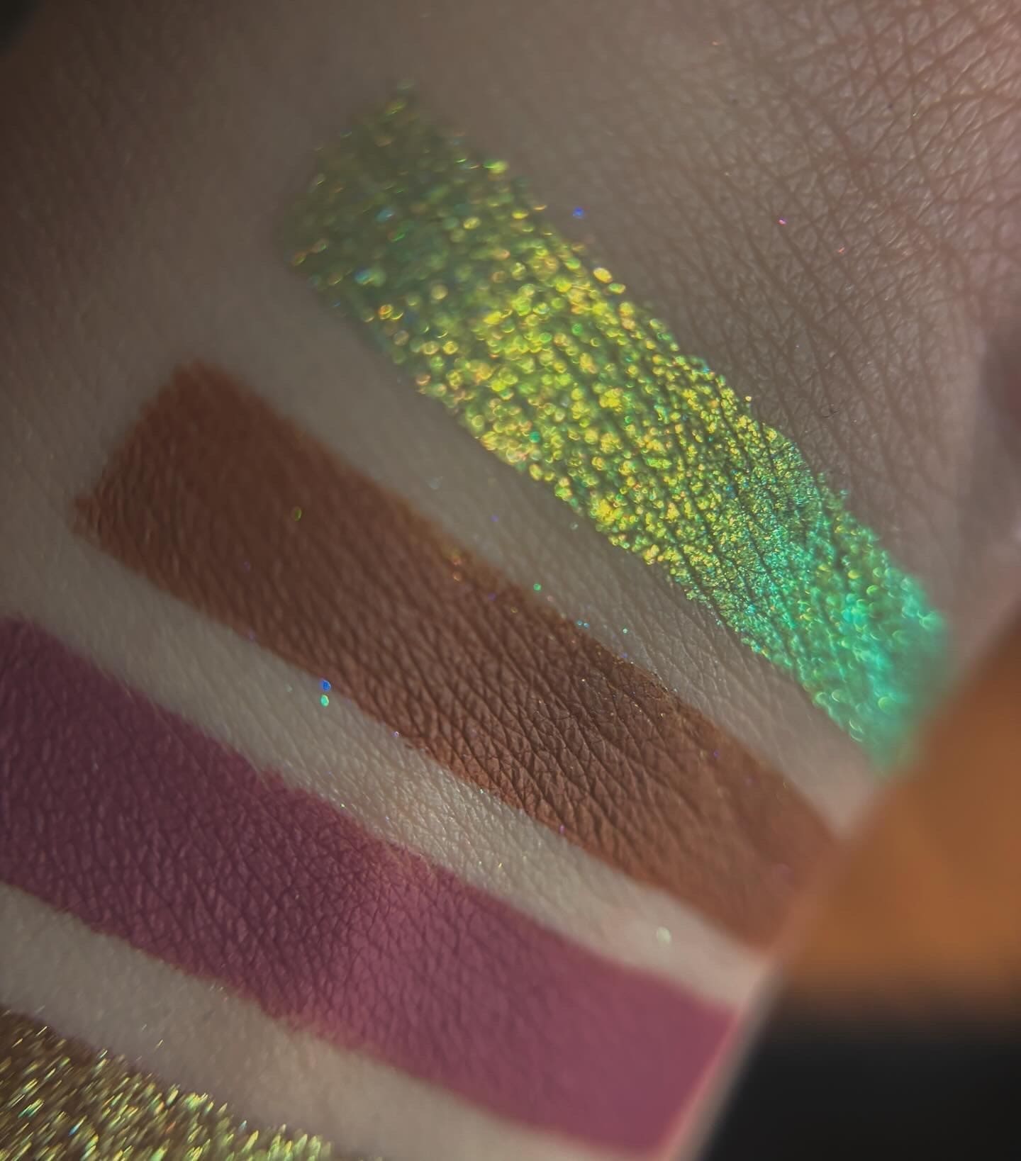Groovy Garden Eyeshadow Palette - 12 Highly Pigmented Matte & Shimmer Shades for Stunning Eye Looks | Perfect for Daytime, Night Out & Special Occasions
