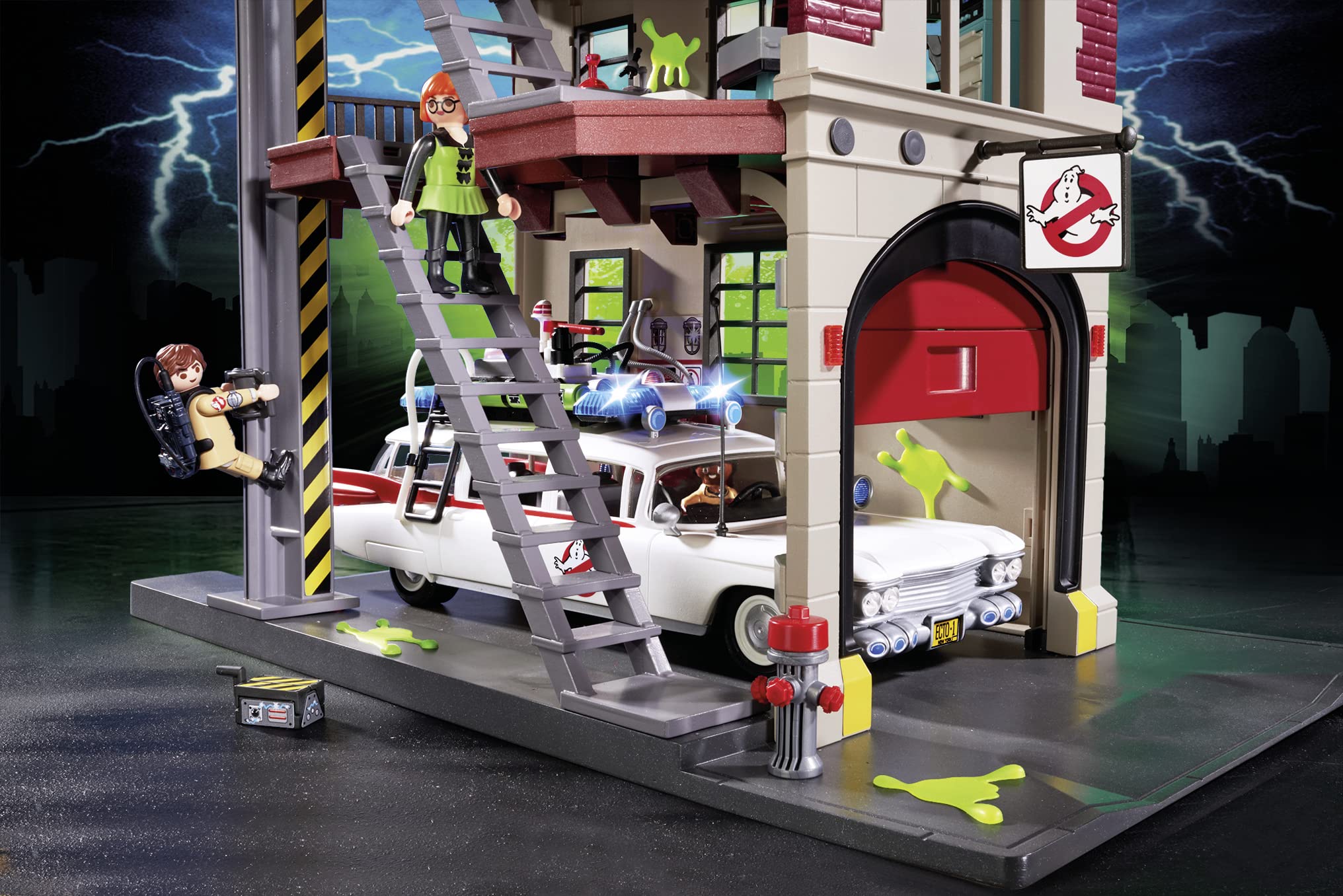 PLAYMOBIL Ghostbusters 9220 Ecto-1 with Light & Sound Module | Collectible Toy Car for Kids Ages 6+ | Perfect for Pretend Play, Birthday Gifts & Ghostbusters Fans