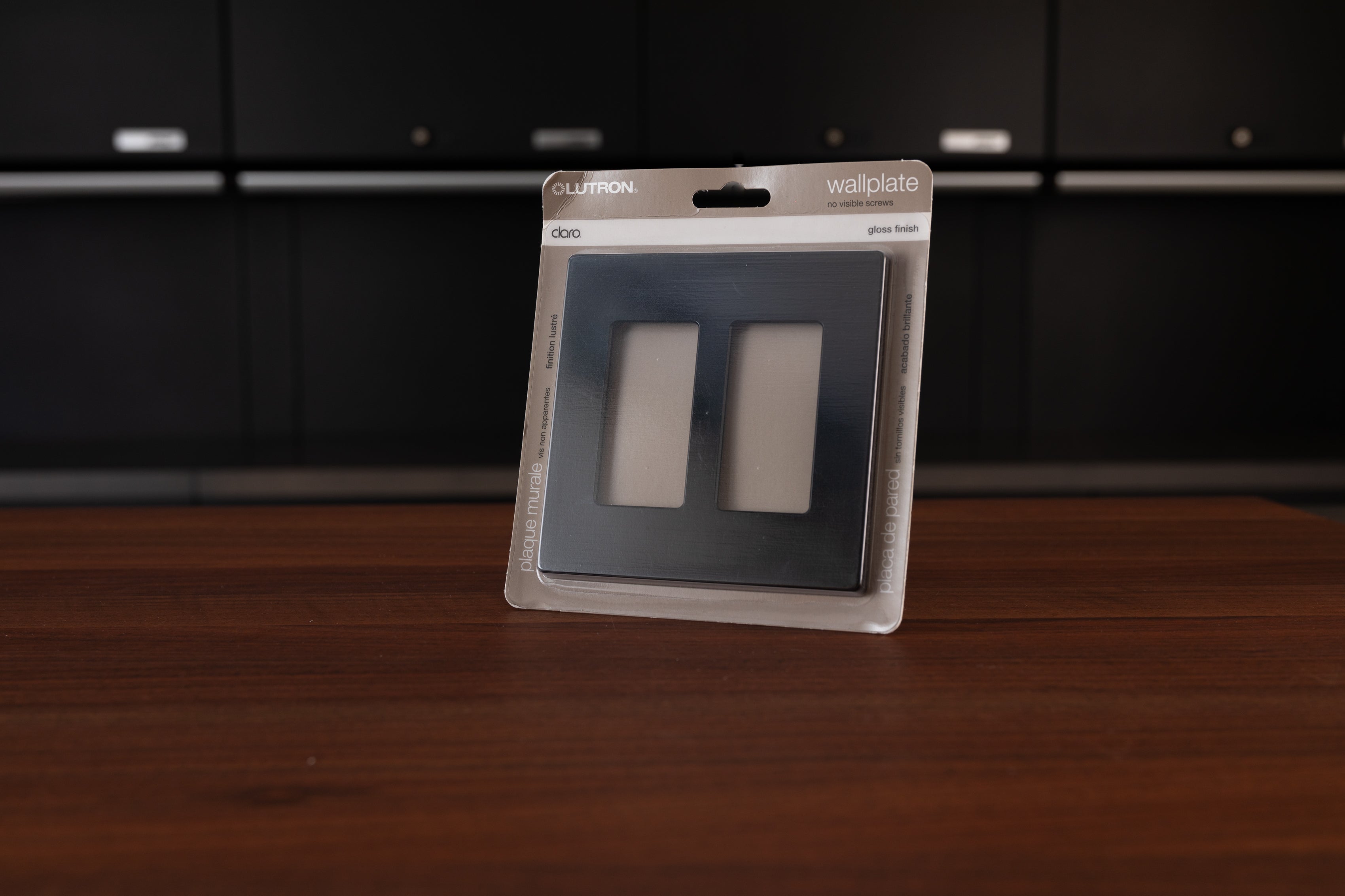 Lutron Claro Wall Plate - Standard Size, Screwless Design, Smooth Finish - Perfect for Home, Office & Commercial Electrical Outlet Covers
